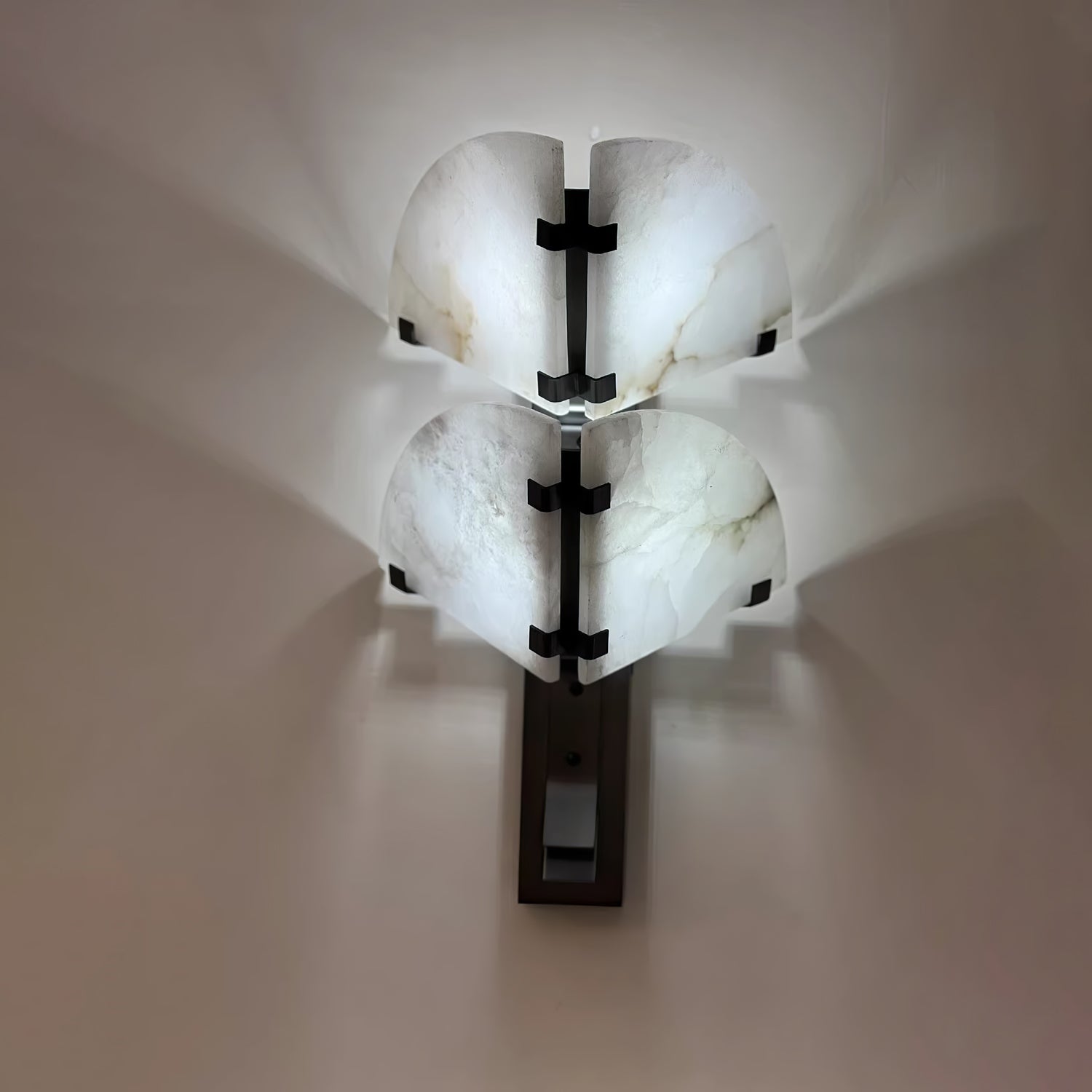 Selesta Modern Alabaster Wall Light-Neutral Decor