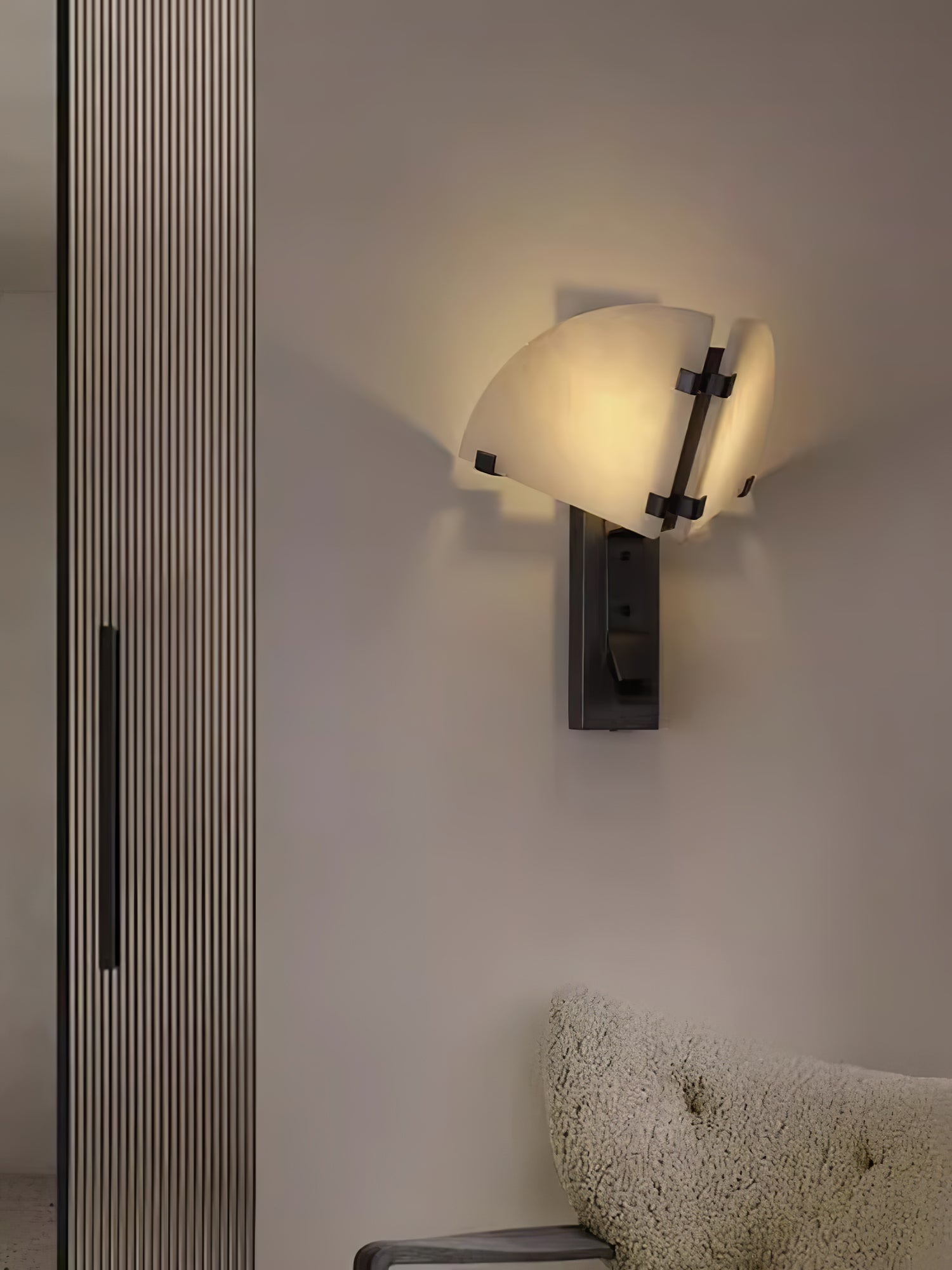 Selesta Modern Alabaster Wall Light-Neutral Decor