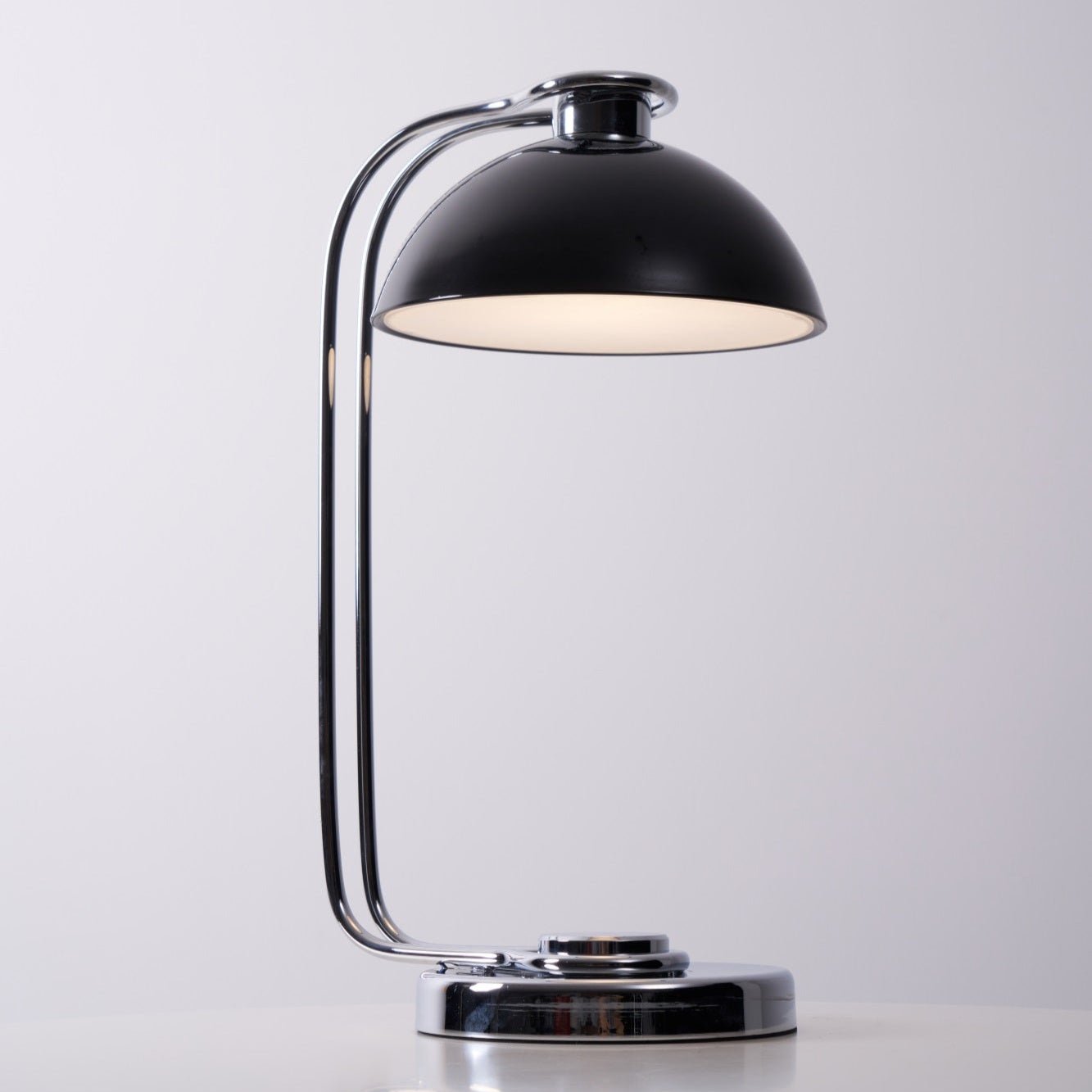Neo Contemporary Acrylic Table lamp-Neutral Decor