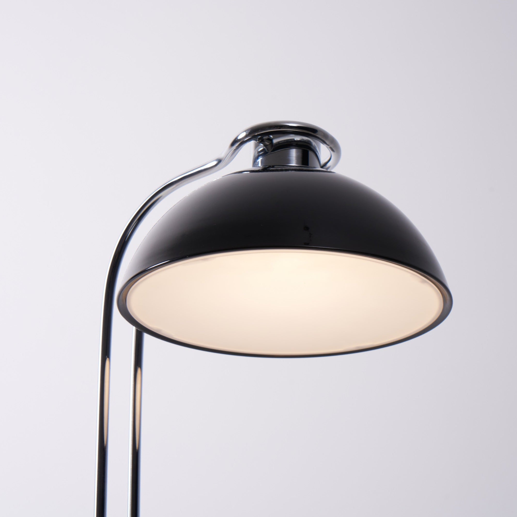 Neo Contemporary Acrylic Table lamp-Neutral Decor