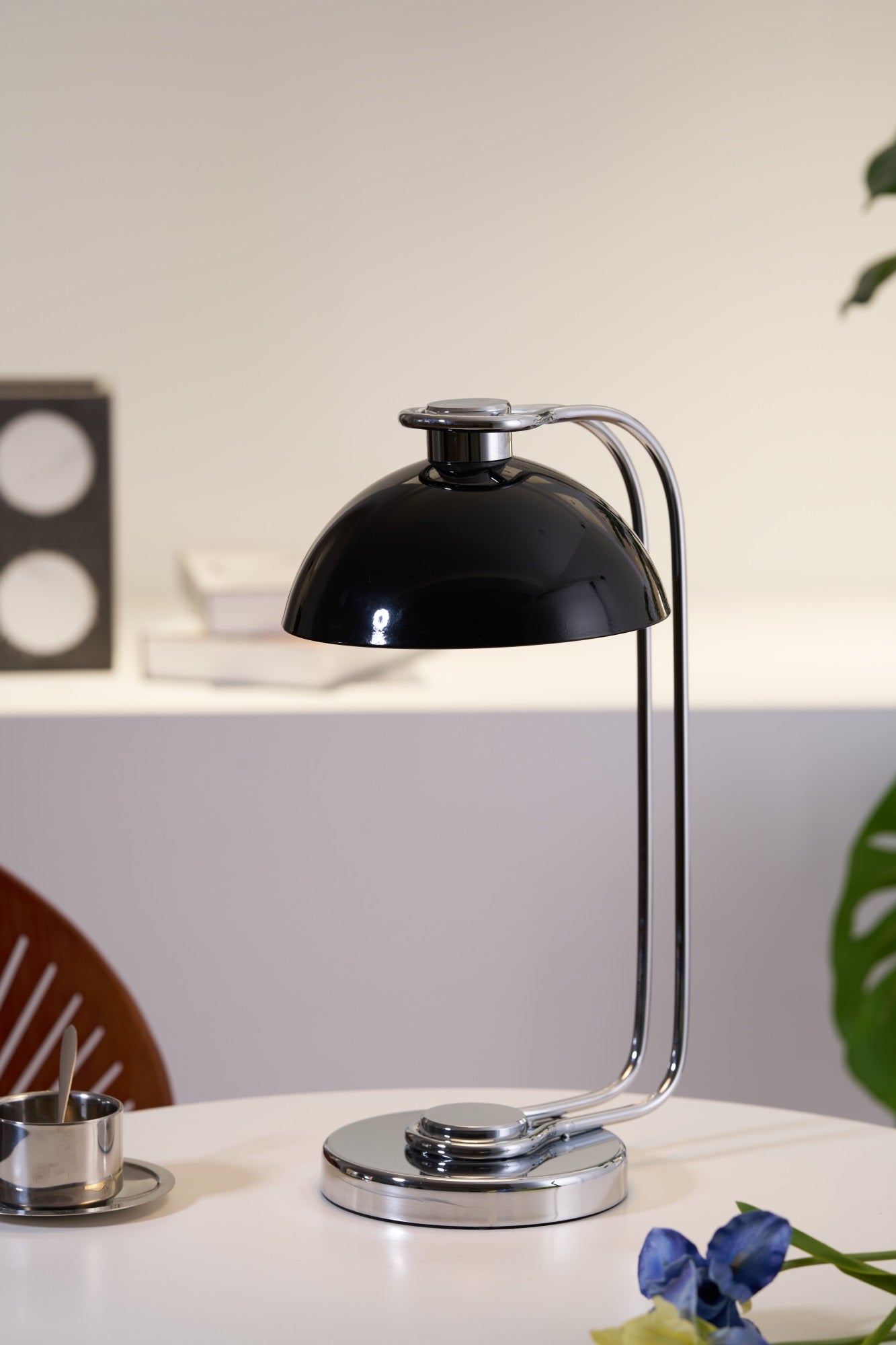 Neo Contemporary Acrylic Table lamp-Neutral Decor