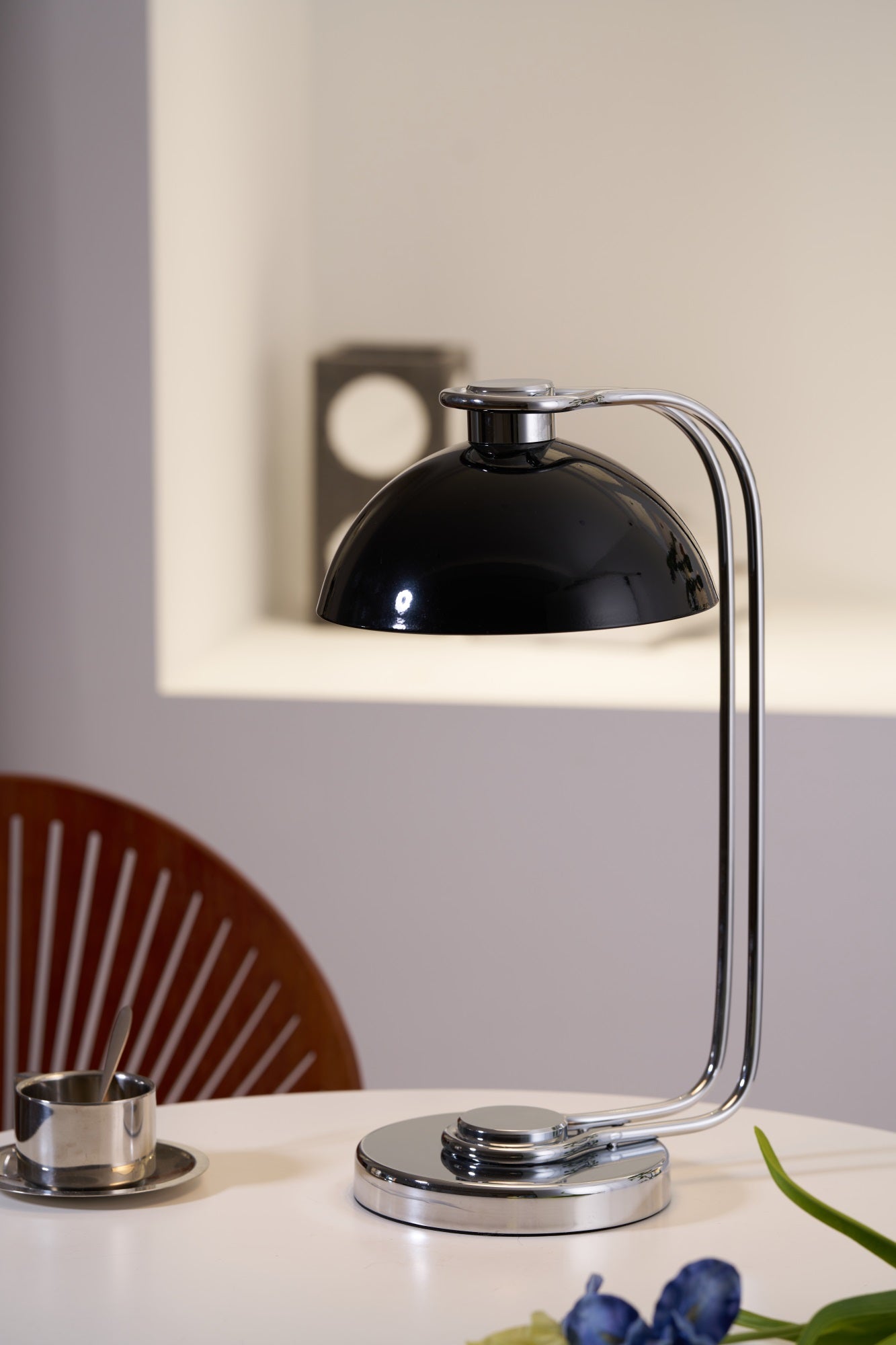 Neo Contemporary Acrylic Table lamp-Neutral Decor