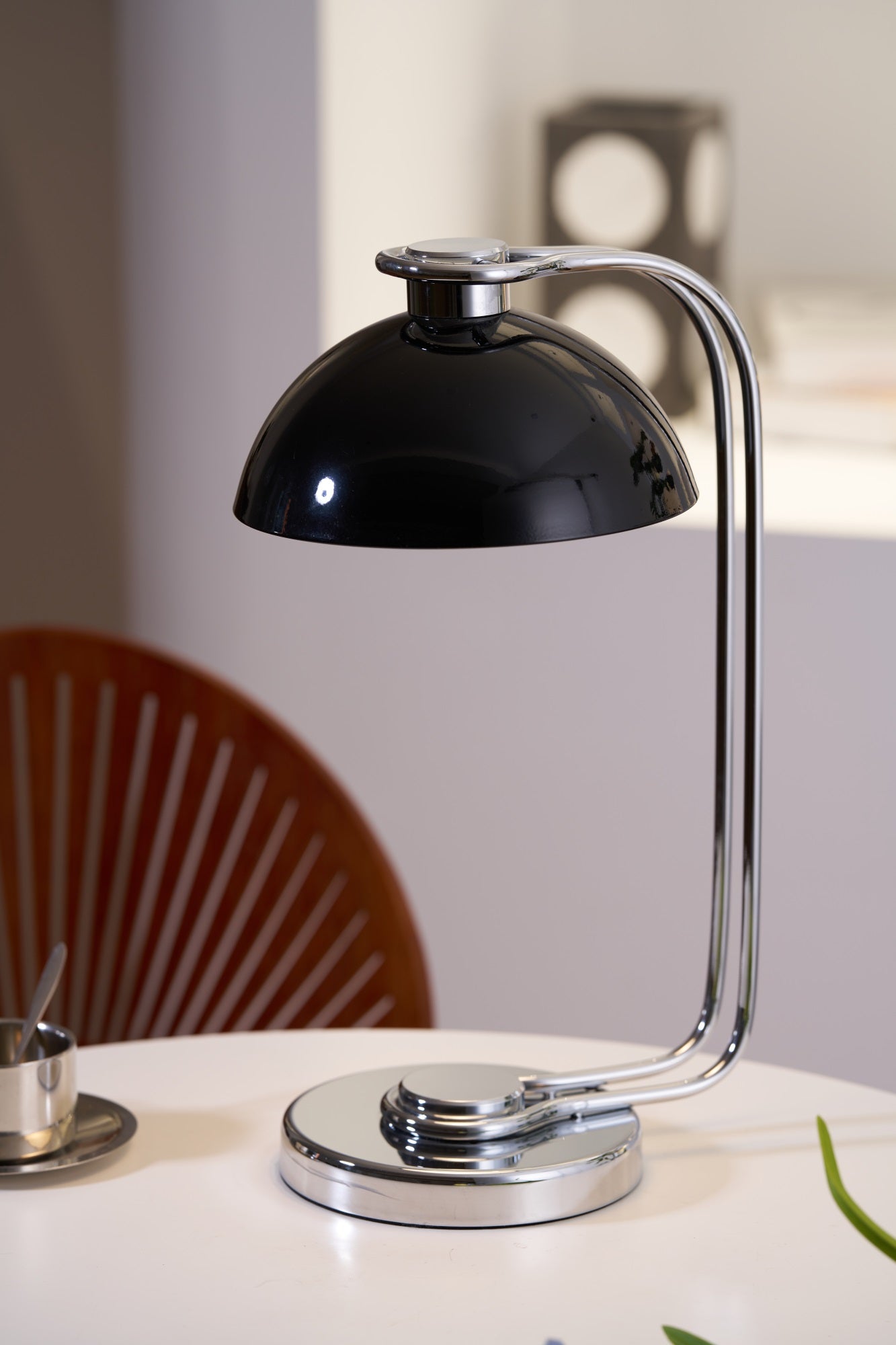 Neo Contemporary Acrylic Table lamp-Neutral Decor