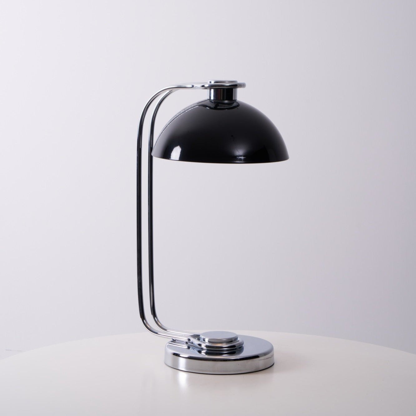 Neo Contemporary Acrylic Table lamp-Neutral Decor
