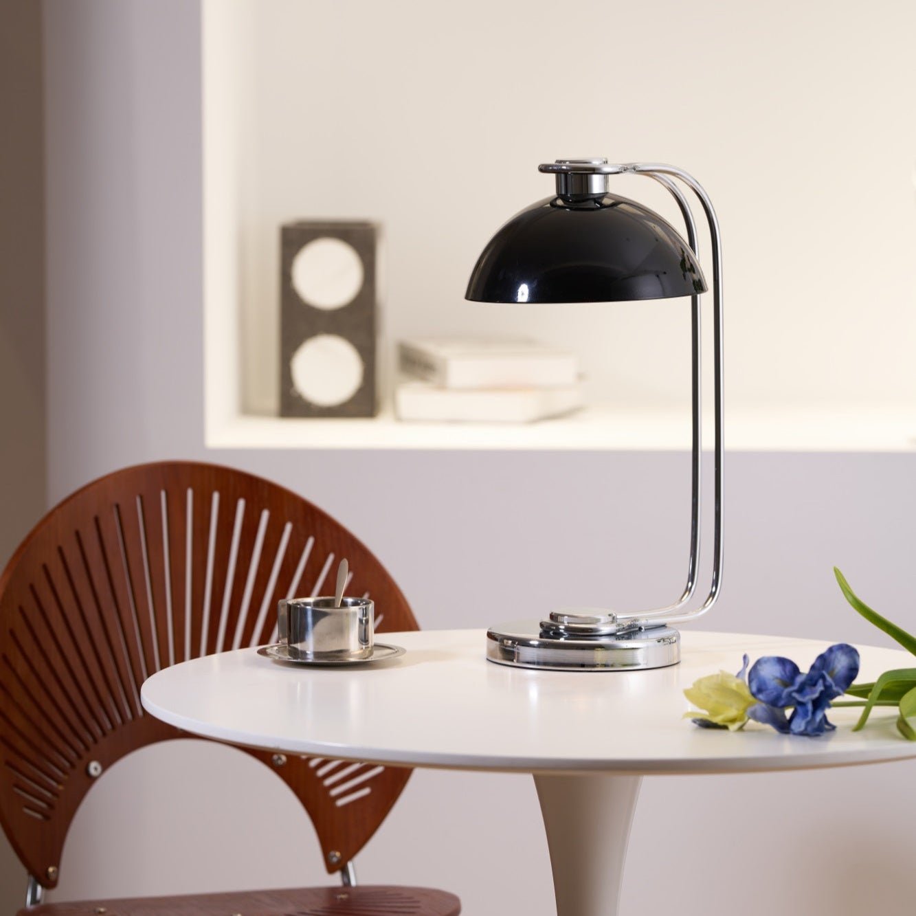 Neo Contemporary Acrylic Table lamp-Neutral Decor