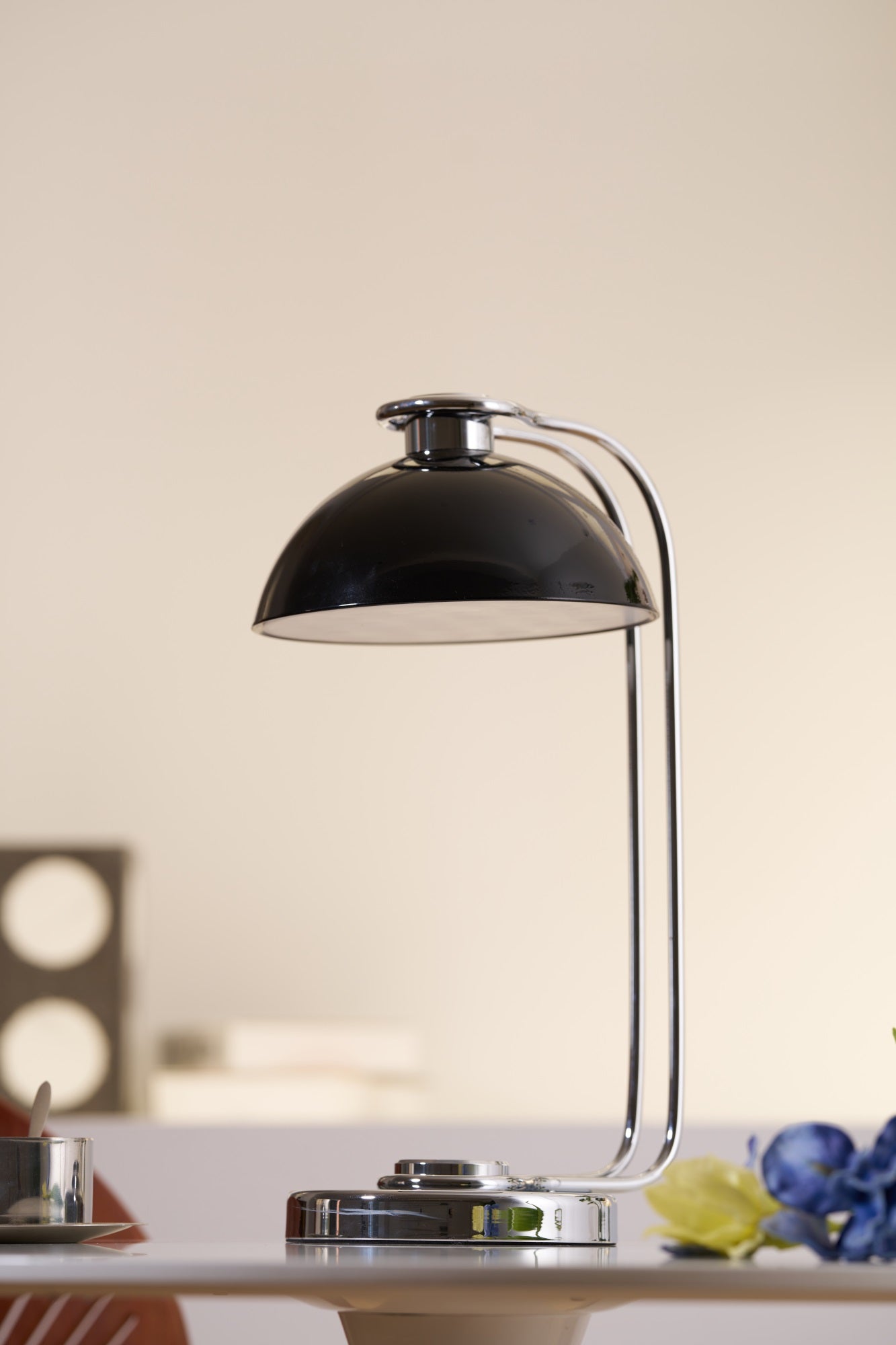 Neo Contemporary Acrylic Table lamp-Neutral Decor