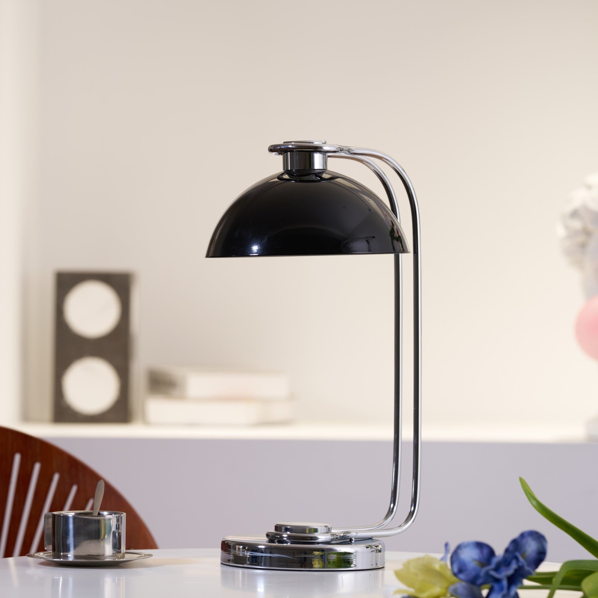 Neo Contemporary Acrylic Table lamp-Neutral Decor