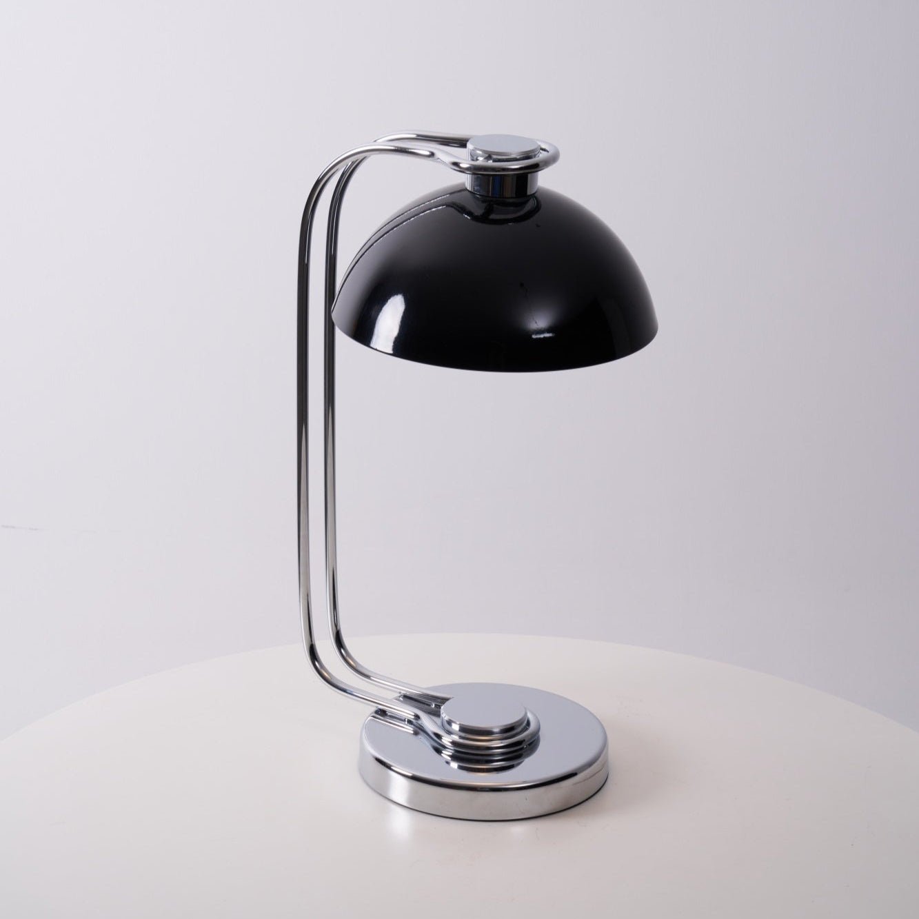 Neo Contemporary Acrylic Table lamp-Neutral Decor