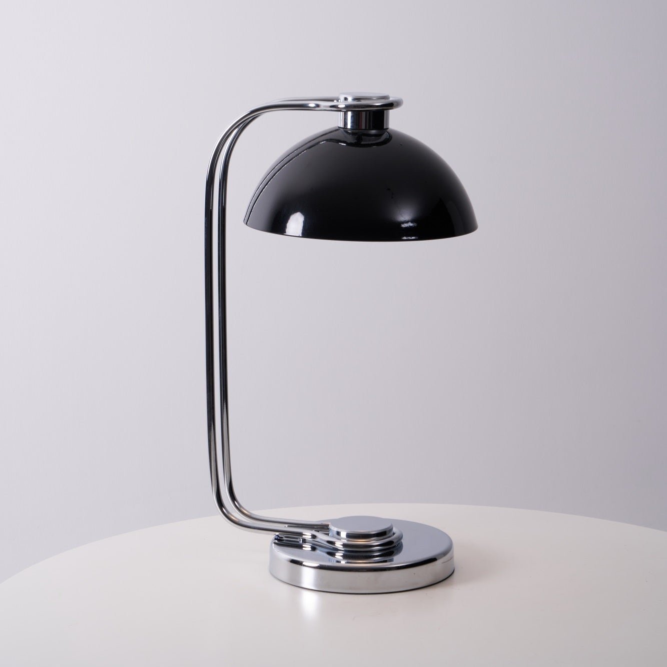 Neo Contemporary Acrylic Table lamp-Neutral Decor
