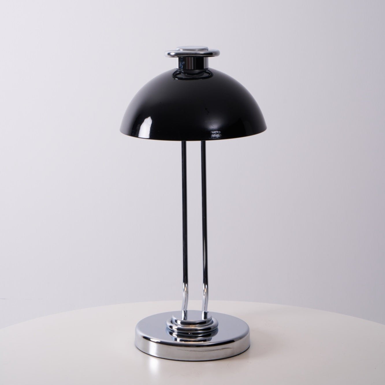 Neo Contemporary Acrylic Table lamp-Neutral Decor