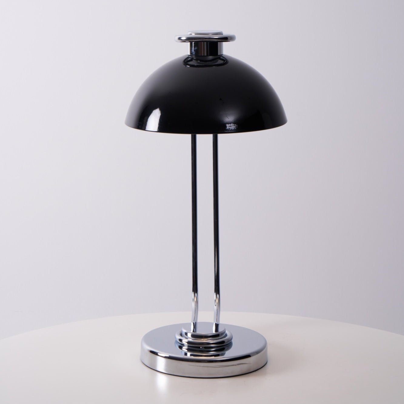 Neo Contemporary Acrylic Table lamp-Neutral Decor