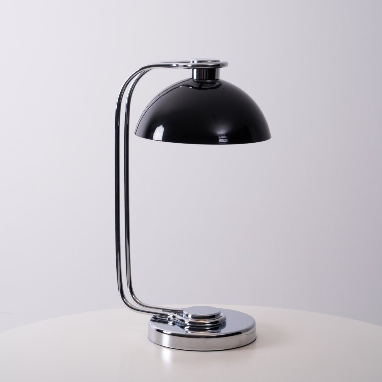Neo Contemporary Acrylic Table lamp-Neutral Decor