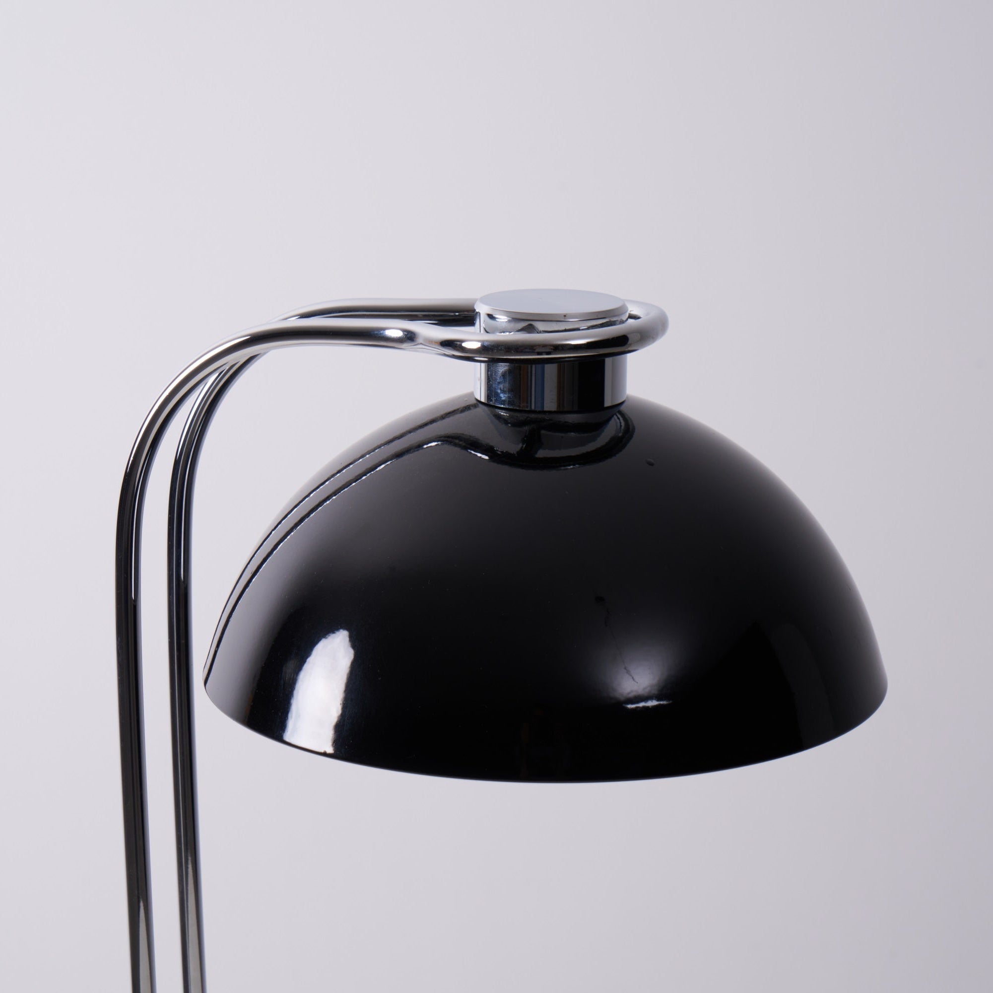 Neo Contemporary Acrylic Table lamp-Neutral Decor