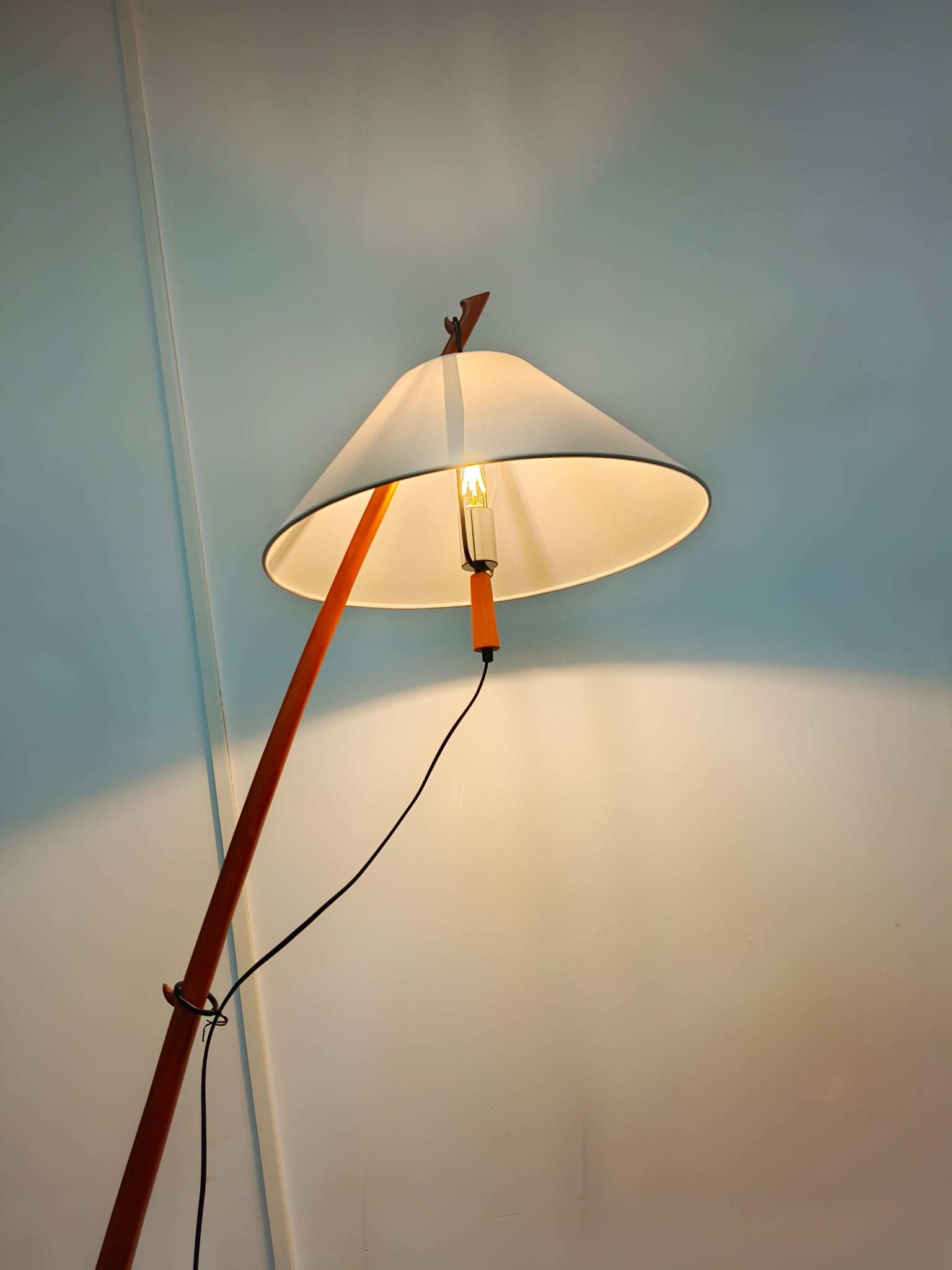 Irigen Arc Floor Lamp-Neutral Decor
