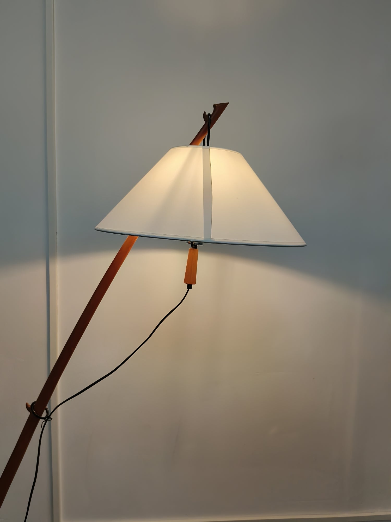 Irigen Arc Floor Lamp-Neutral Decor