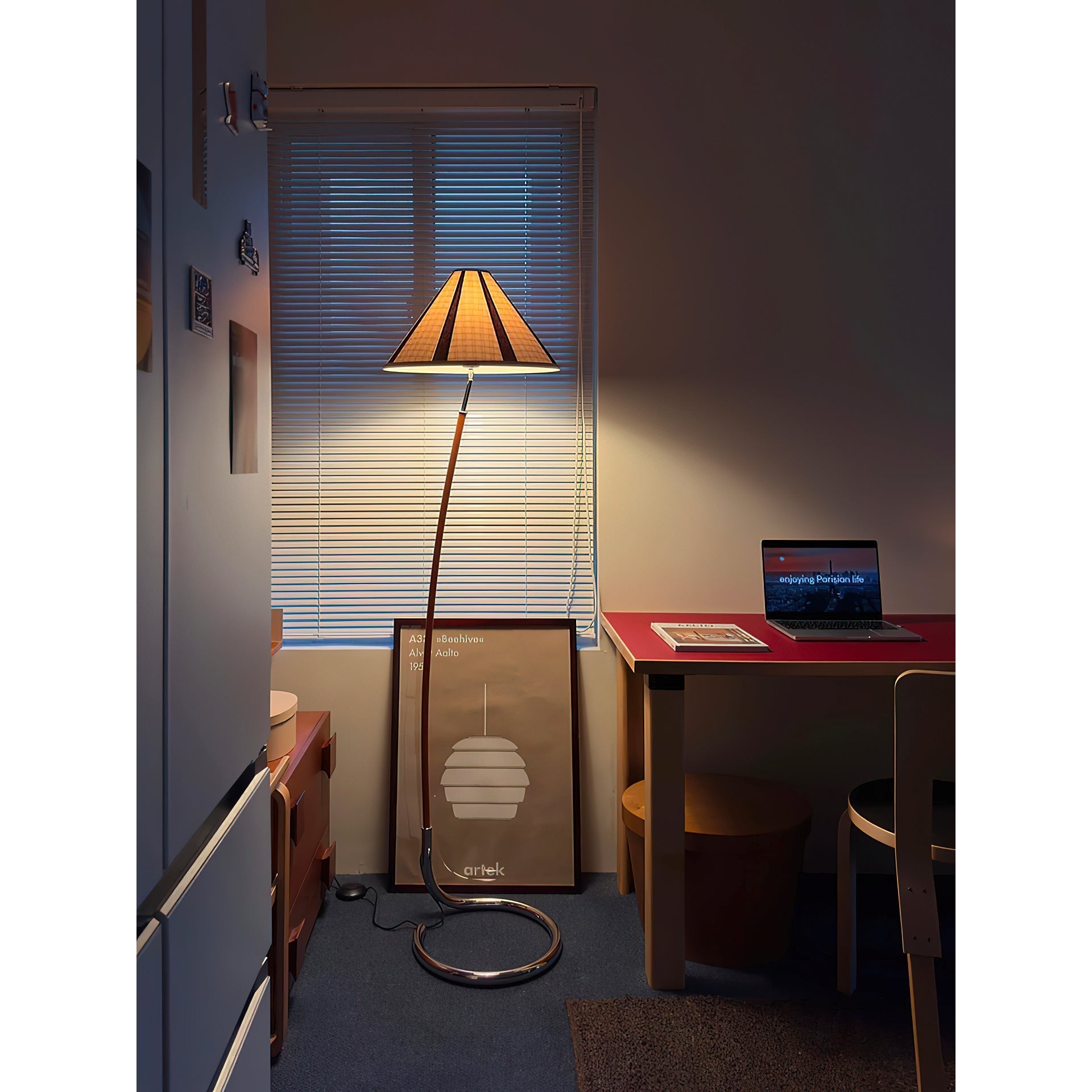 The plug and 59-inch cord of the Dornstab Floor Lamp.