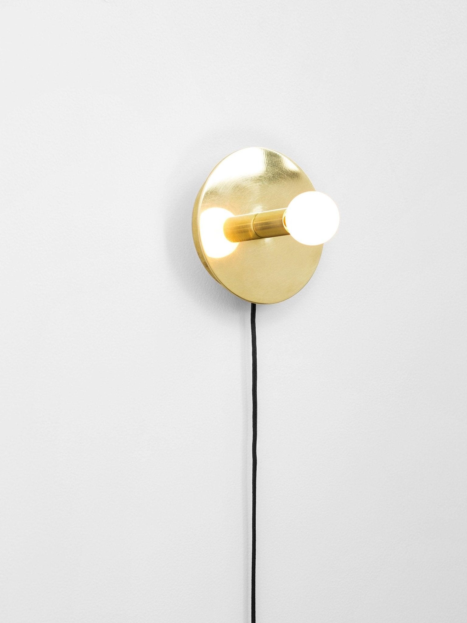 Lustra Wall Lamp Brass Bulb-Neutral Decor
