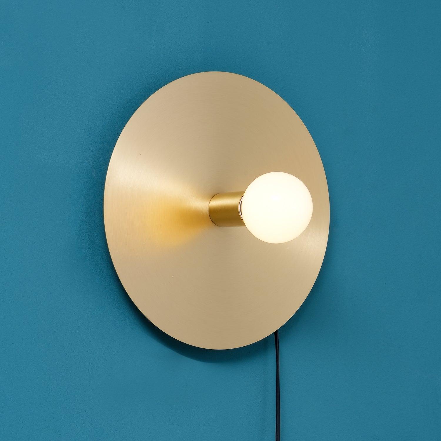 Lustra Wall Lamp Brass Bulb-Neutral Decor