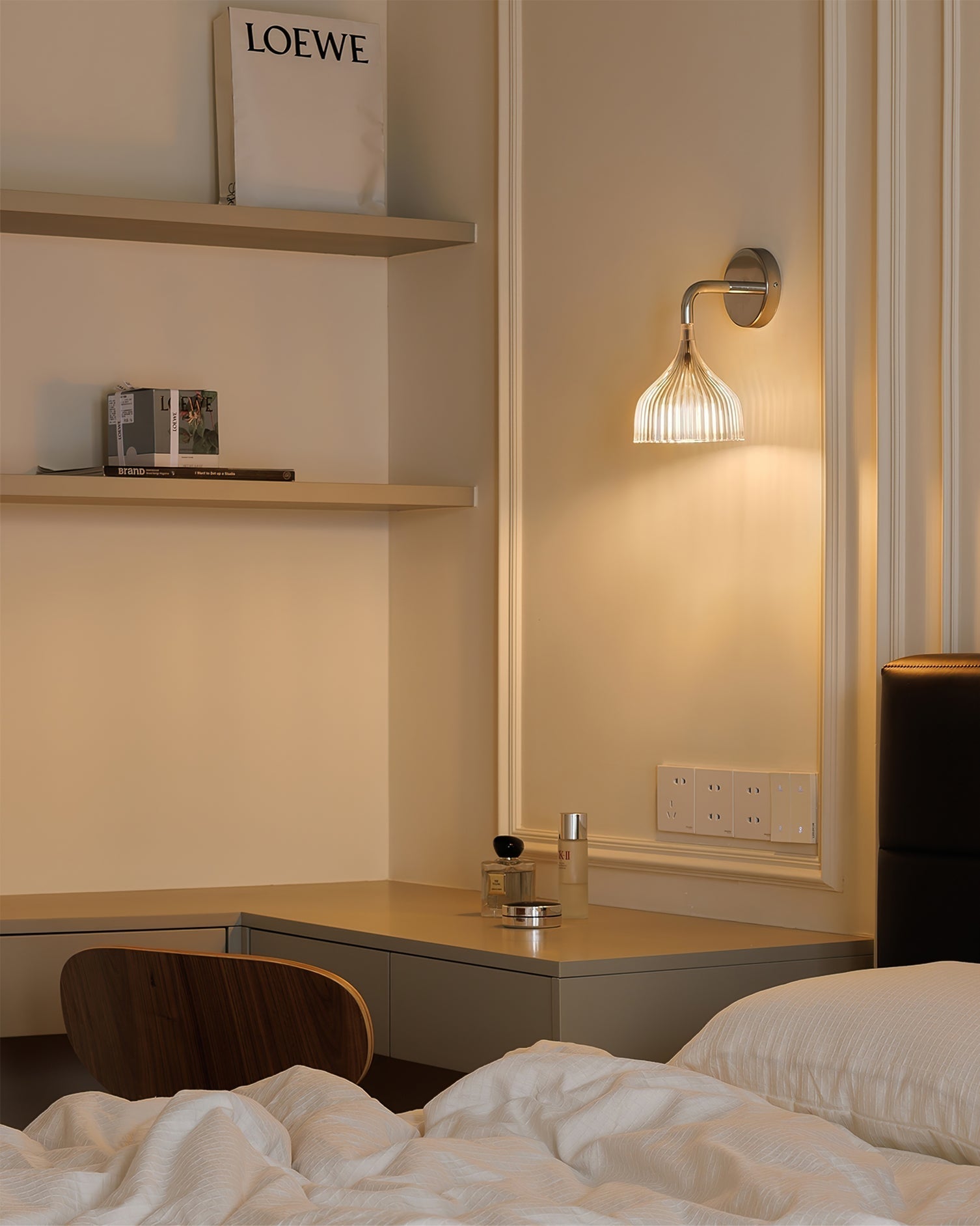 Aurzorus Modern Minimalist Plastic Wall Lamp-Neutral Decor