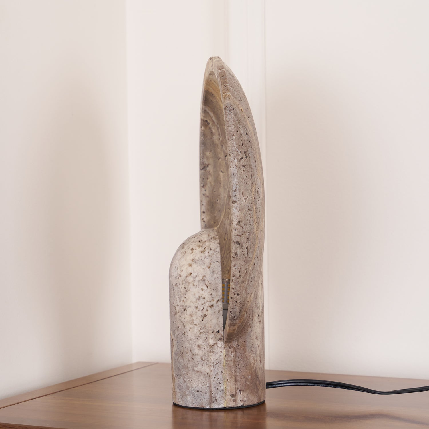 Valemu Saucer-Base Travertine Table Lamp-Neutral Decor