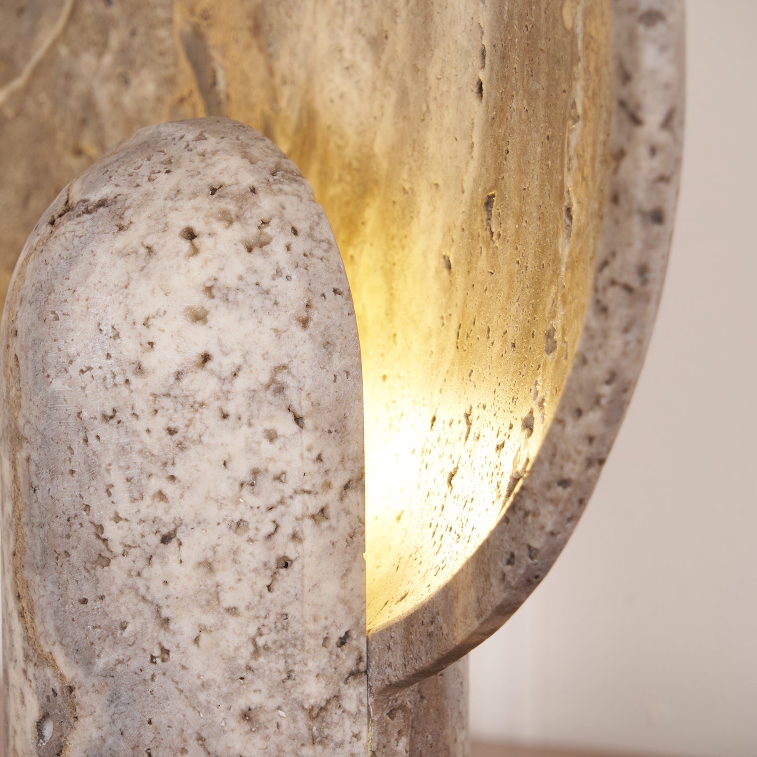 Valemu Saucer-Base Travertine Table Lamp-Neutral Decor