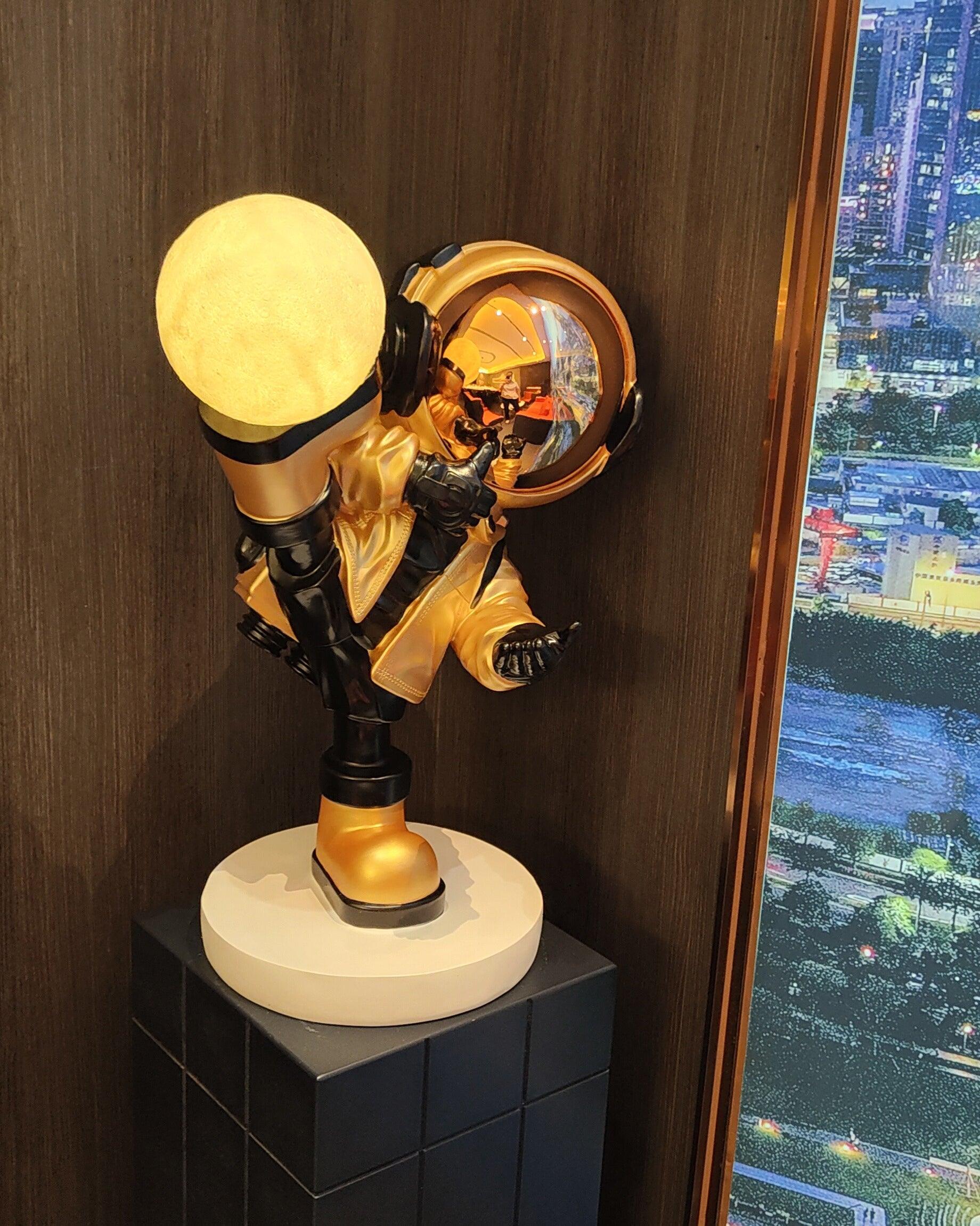 Arloril Astronaut Figurine Table Lamp-Neutral Decor