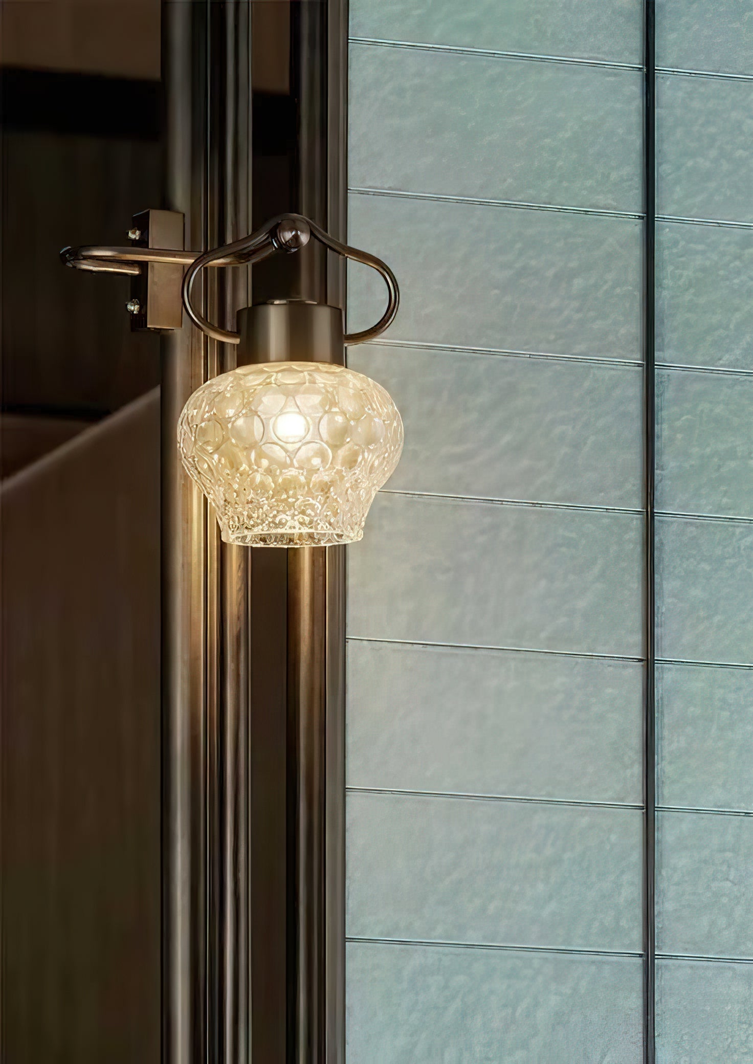 Size comparison of the 1-head and 2-head Eldorado Wall Lamp versions.