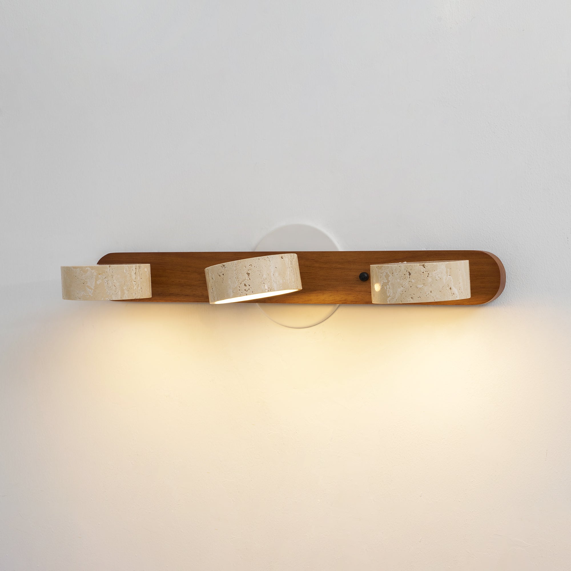 The 4-head lamp in the Wood color finish.