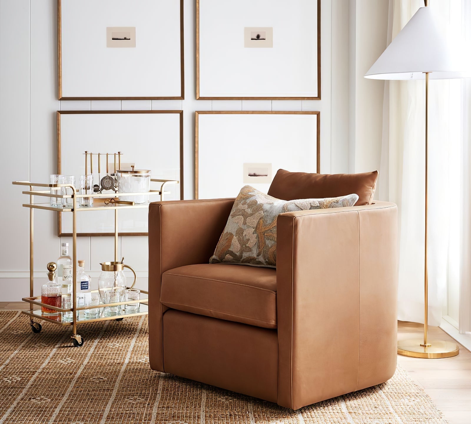 Urath Minimalist Brass Floor Lamp-Neutral Decor