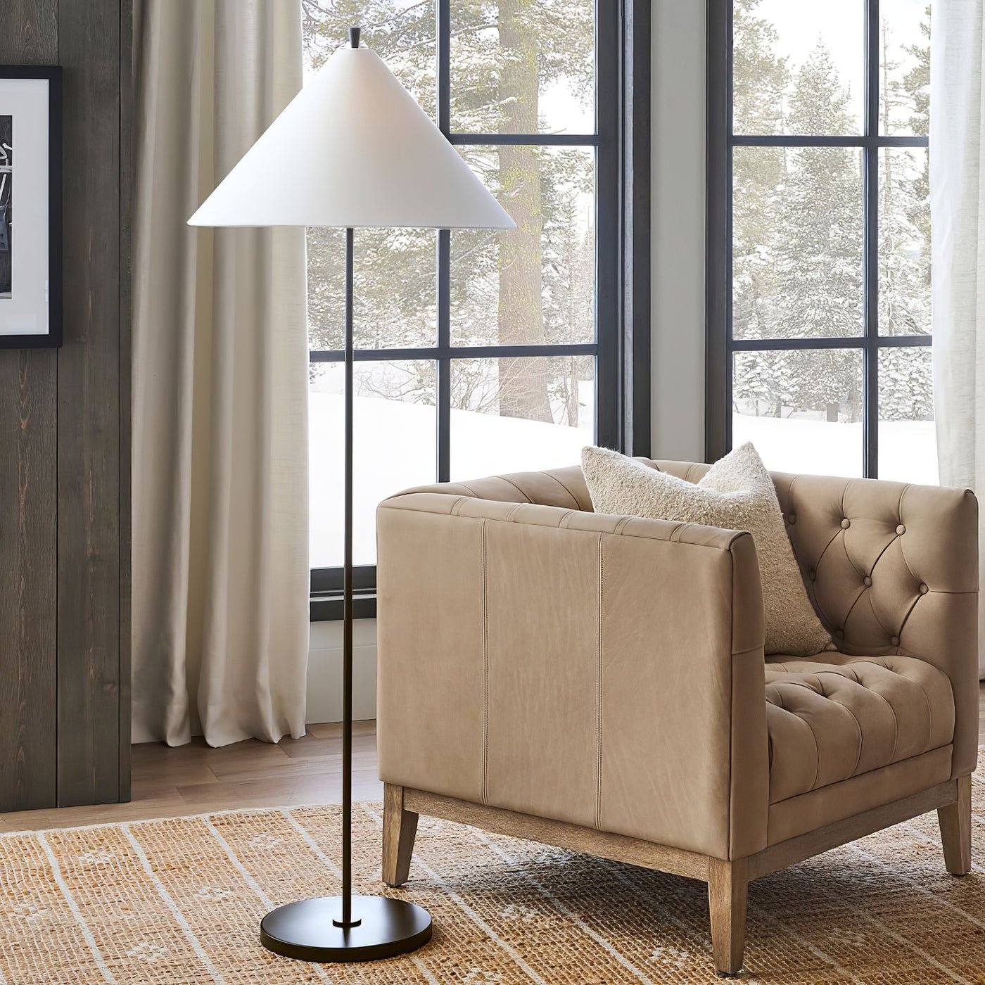 Urath Minimalist Brass Floor Lamp-Neutral Decor