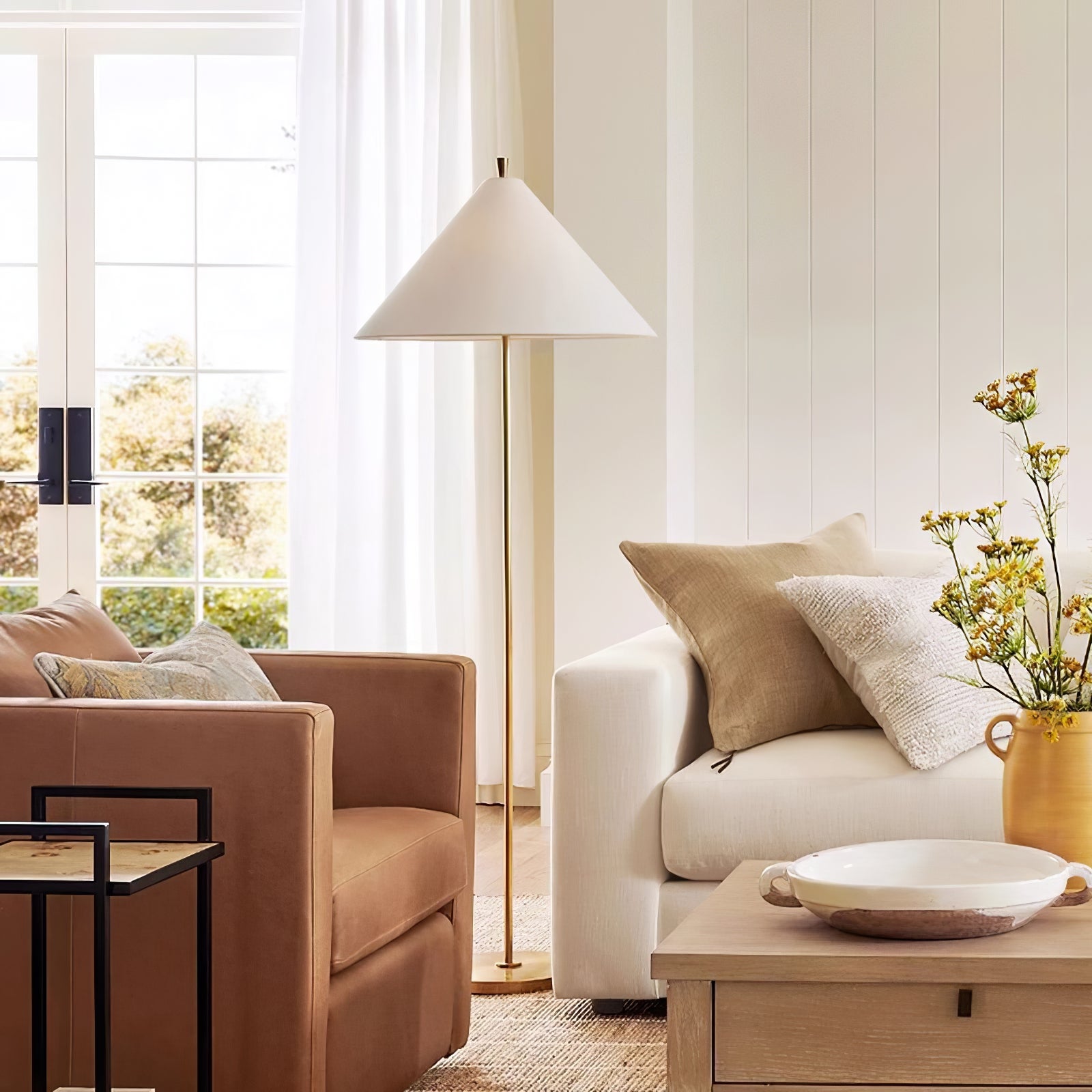 Urath Minimalist Brass Floor Lamp-Neutral Decor