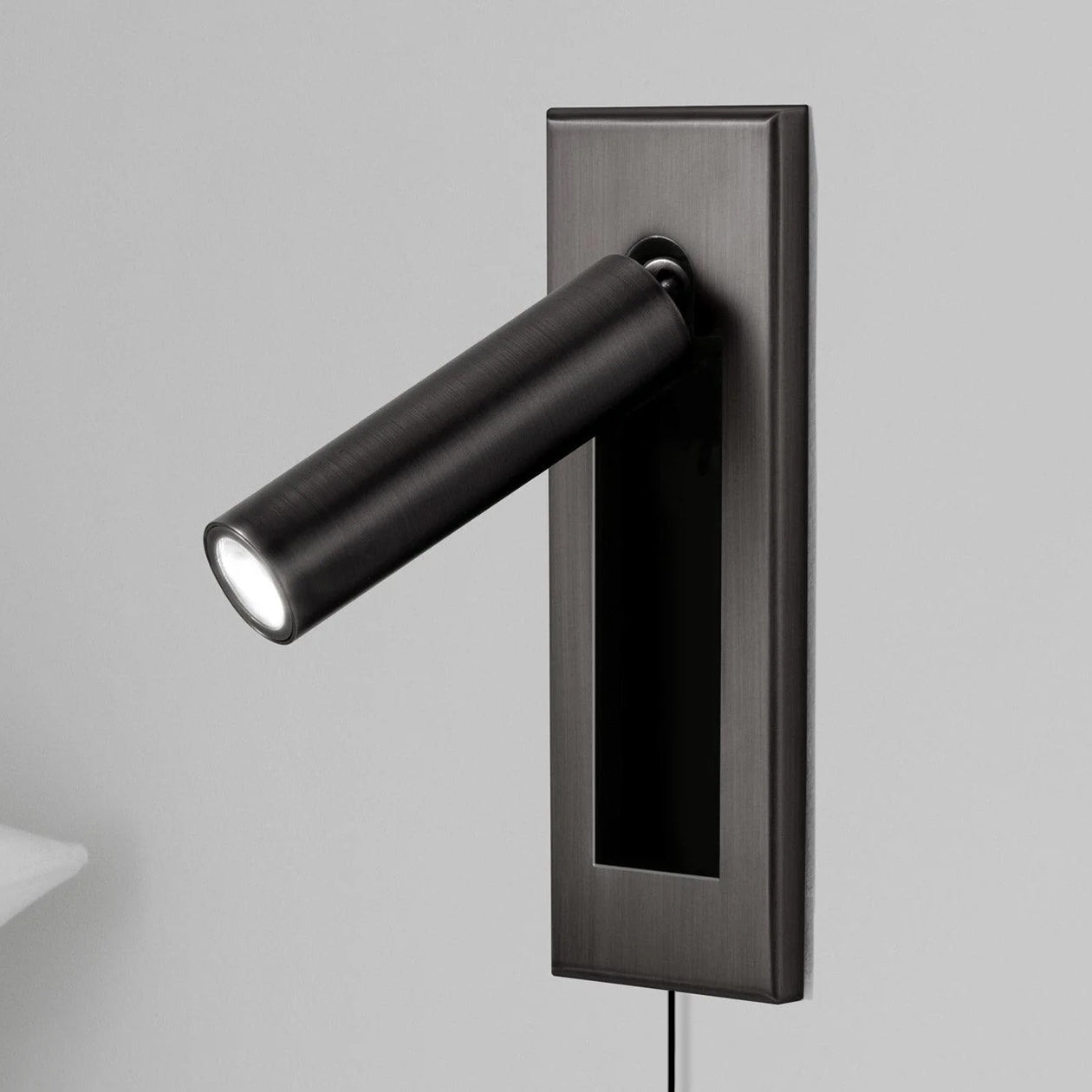Phelion Embedded Bedside Plug-in Sconce Wall lamp-Neutral Decor