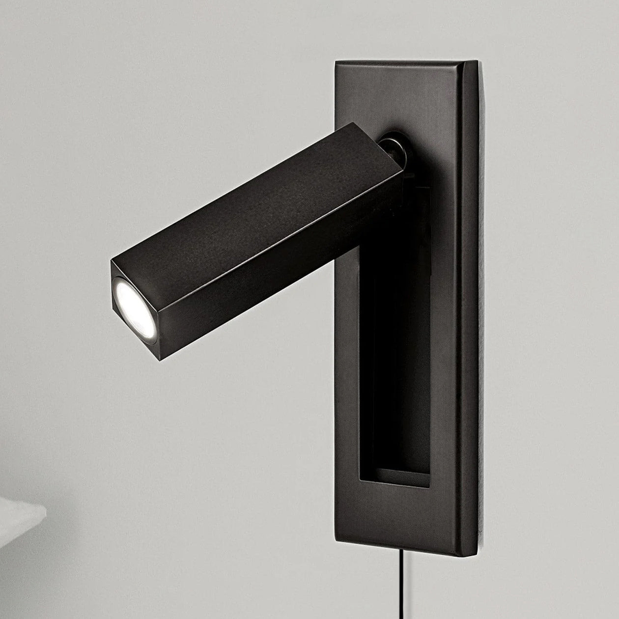 Phelion Embedded Bedside Plug-in Sconce Wall lamp-Neutral Decor