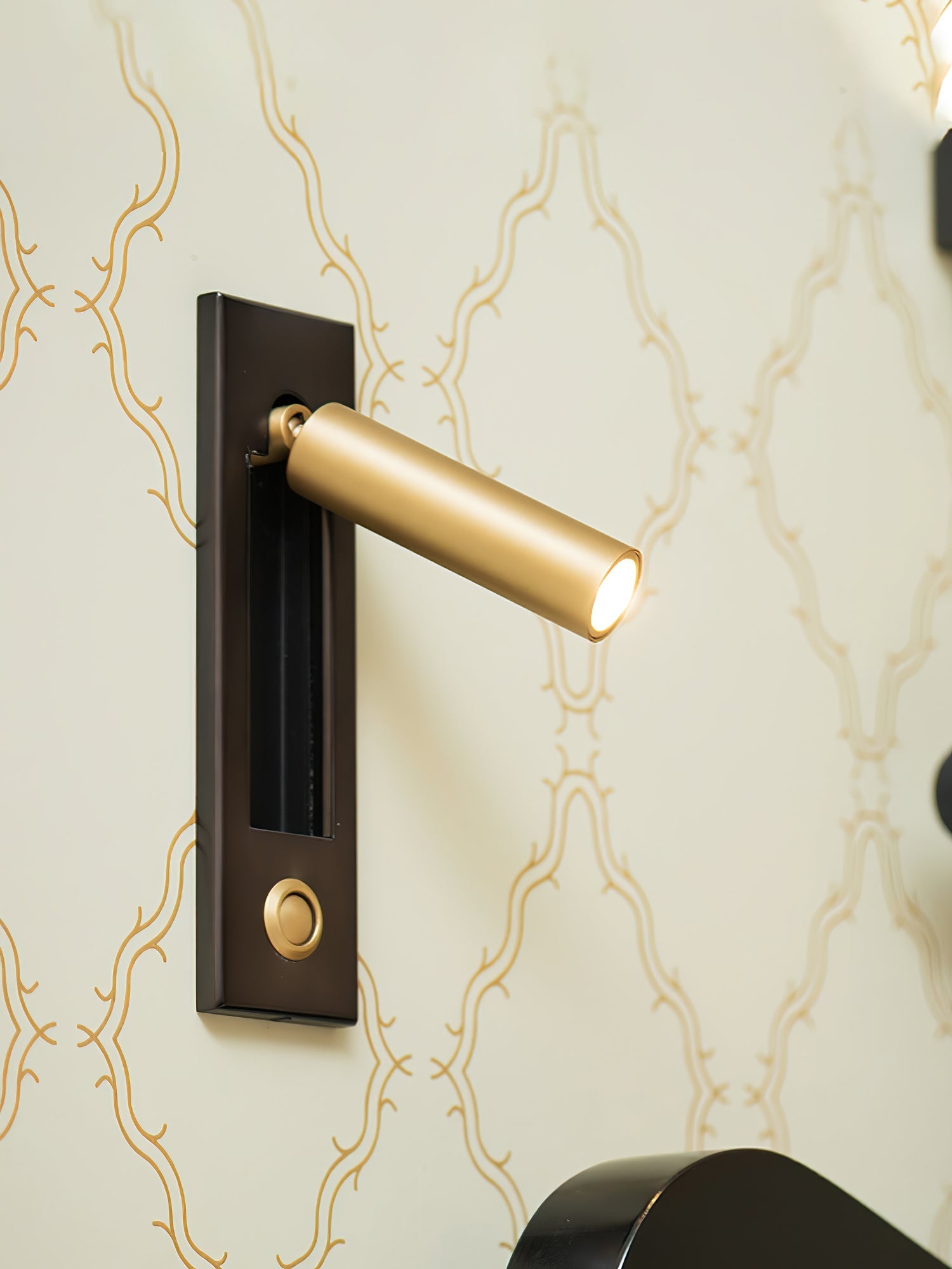 Daria Modern Wall Light-Neutral Decor