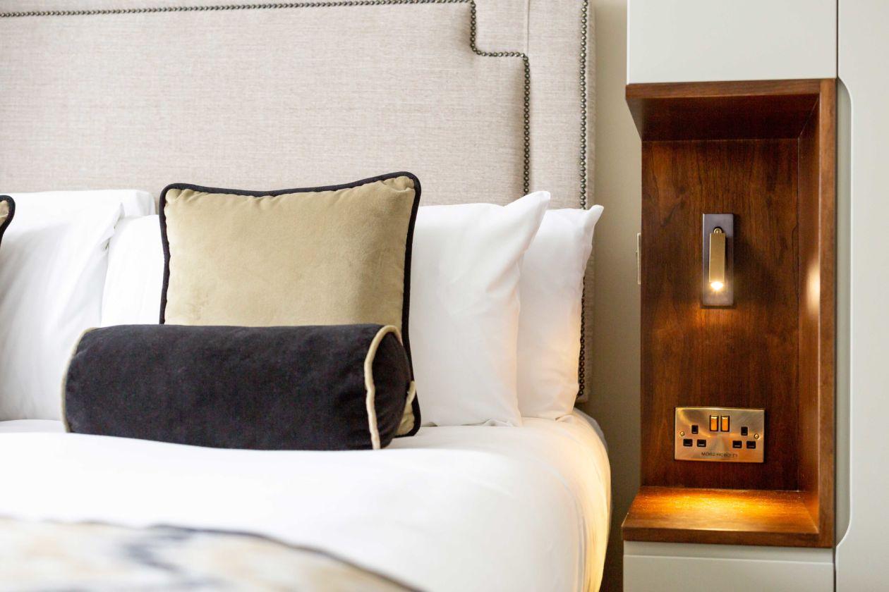Phelion Embedded Bedside Plug-in Sconce Wall lamp-Neutral Decor