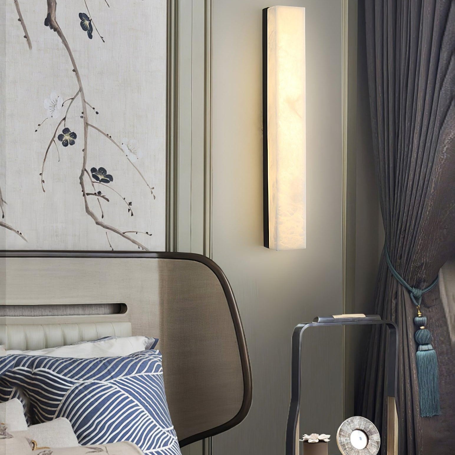 Kristy Linear Brass Alabaster Wall Lamp - Neutralighting