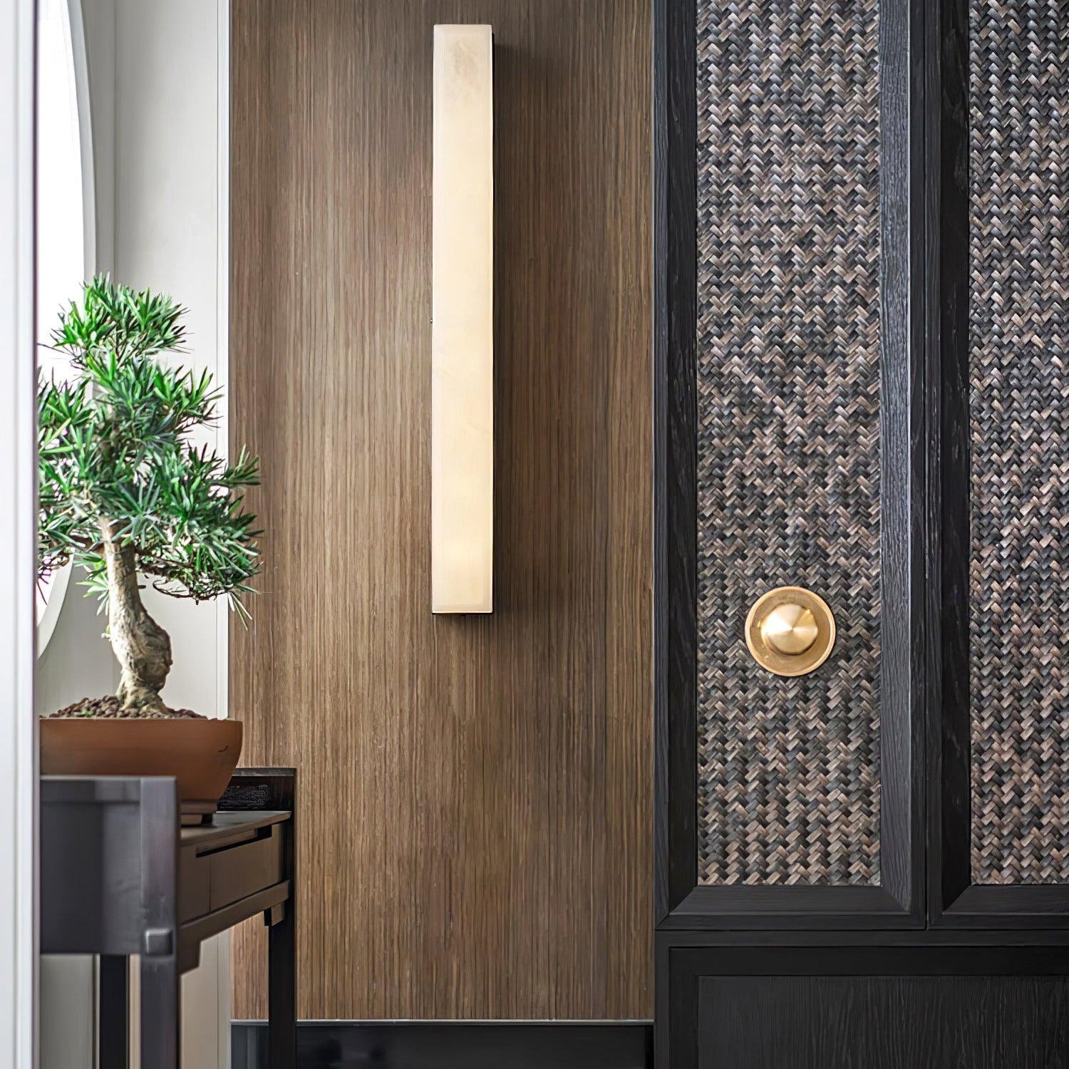 Kristy Linear Brass Alabaster Wall Lamp - Neutralighting