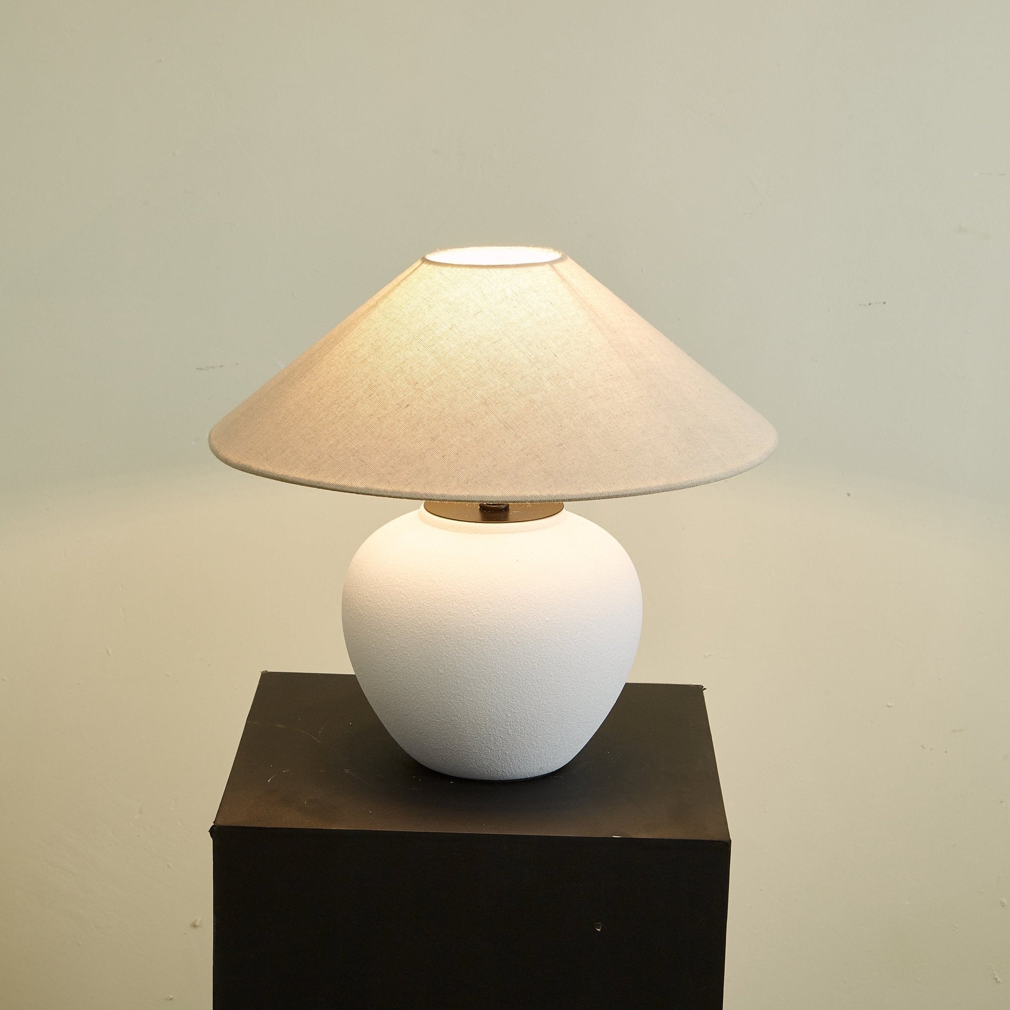 Alba Elegant Ceramic Table Lamp-Neutral Decor