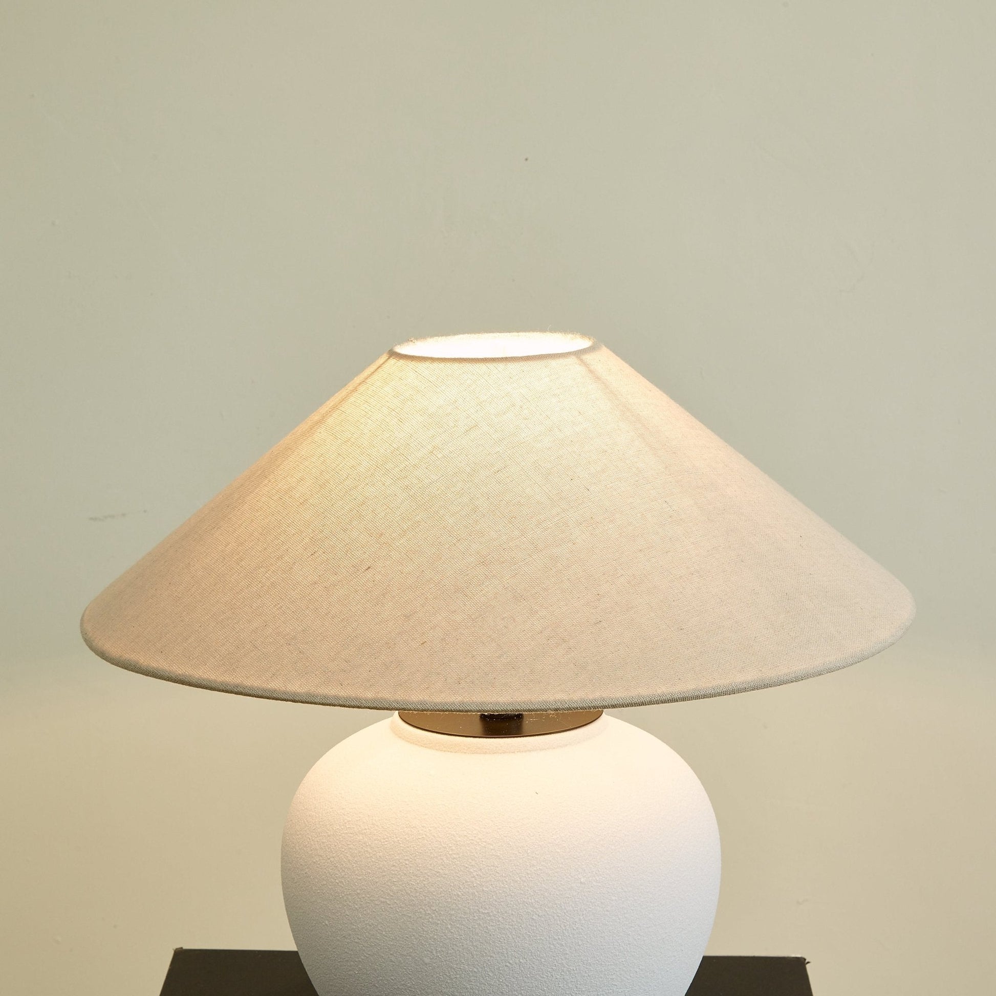 Alba Elegant Ceramic Table Lamp-Neutral Decor