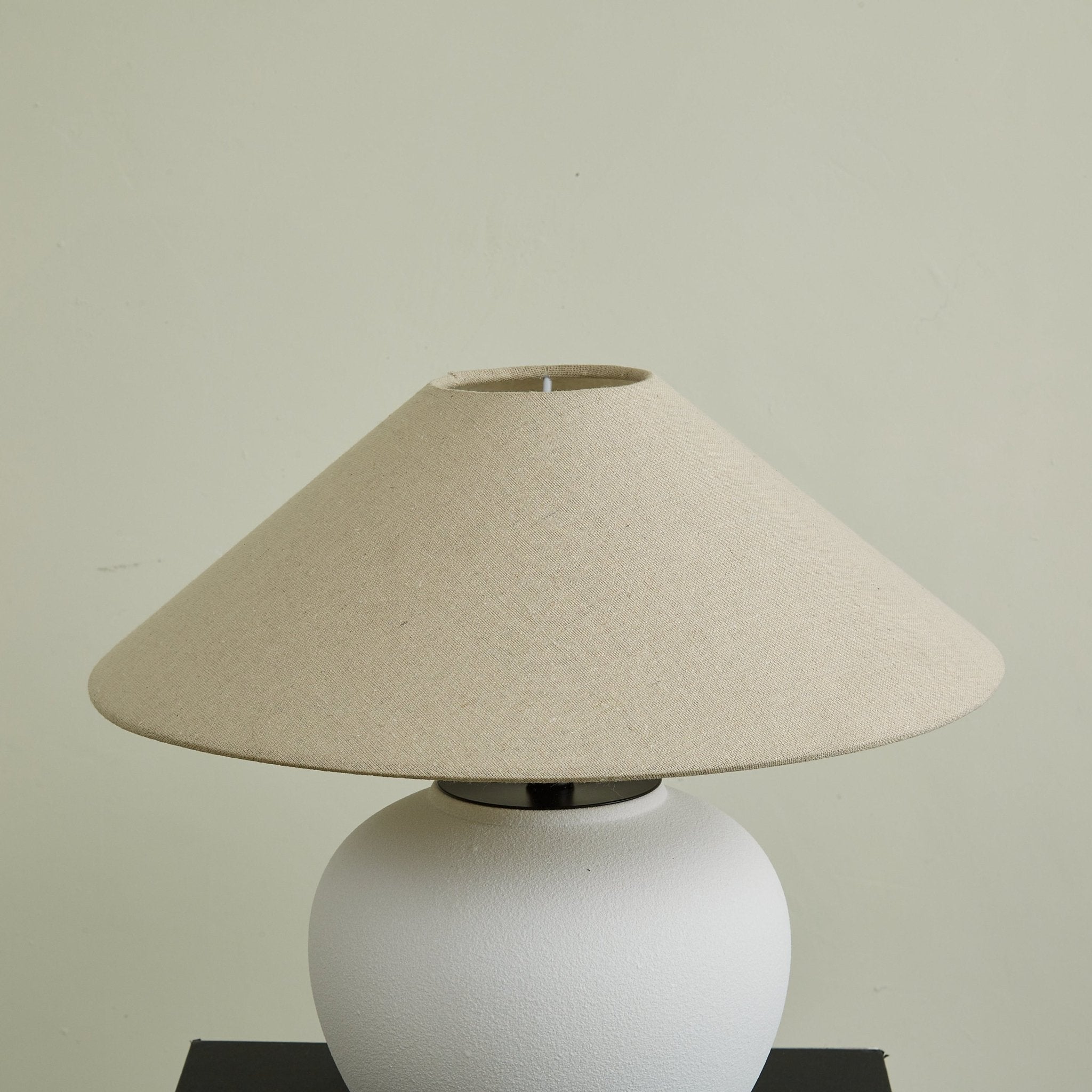 Alba Elegant Ceramic Table Lamp-Neutral Decor