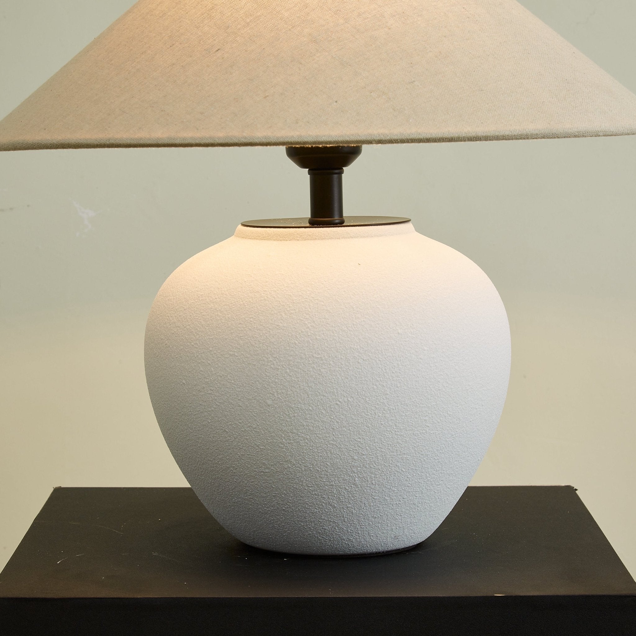 Alba Elegant Ceramic Table Lamp-Neutral Decor