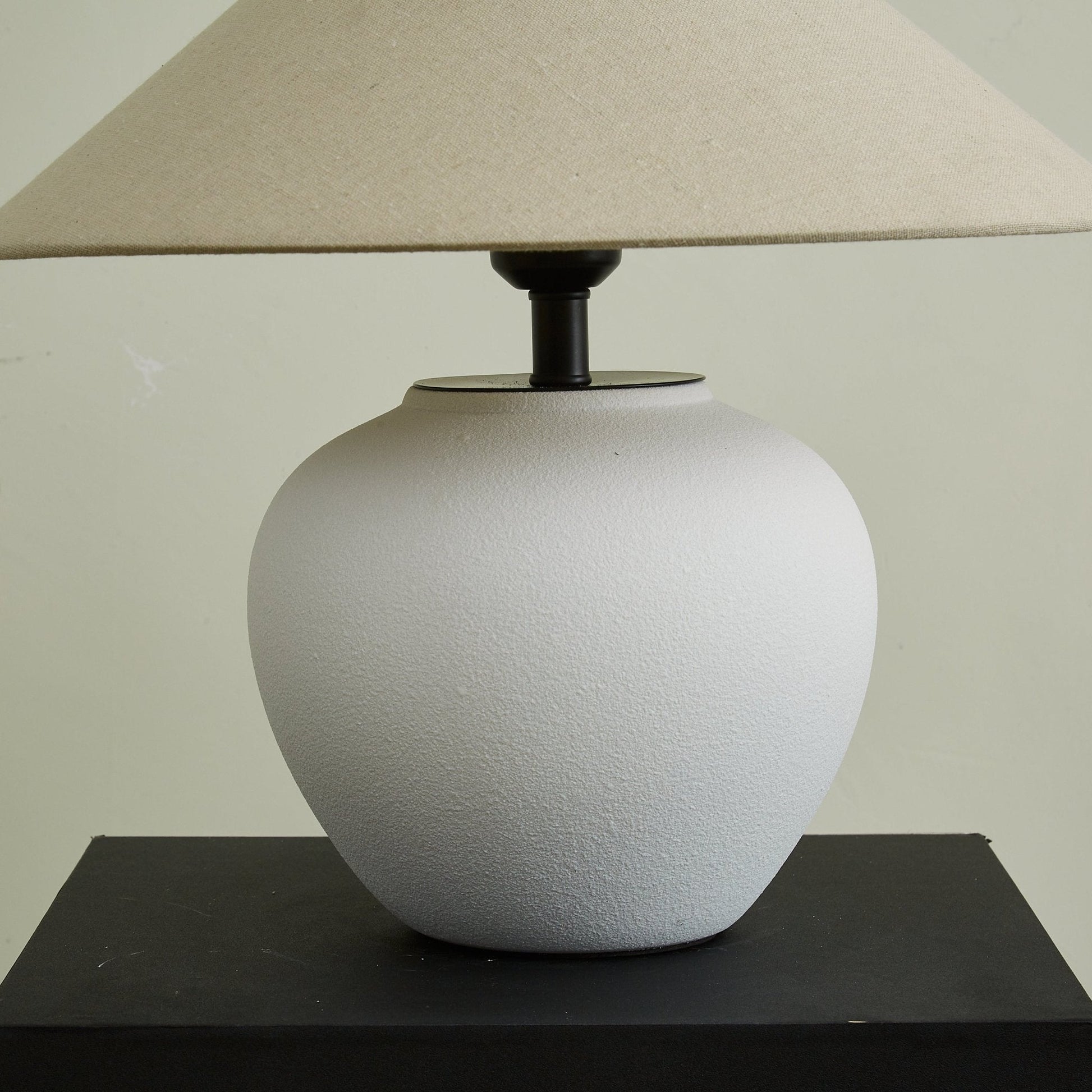 Alba Elegant Ceramic Table Lamp-Neutral Decor