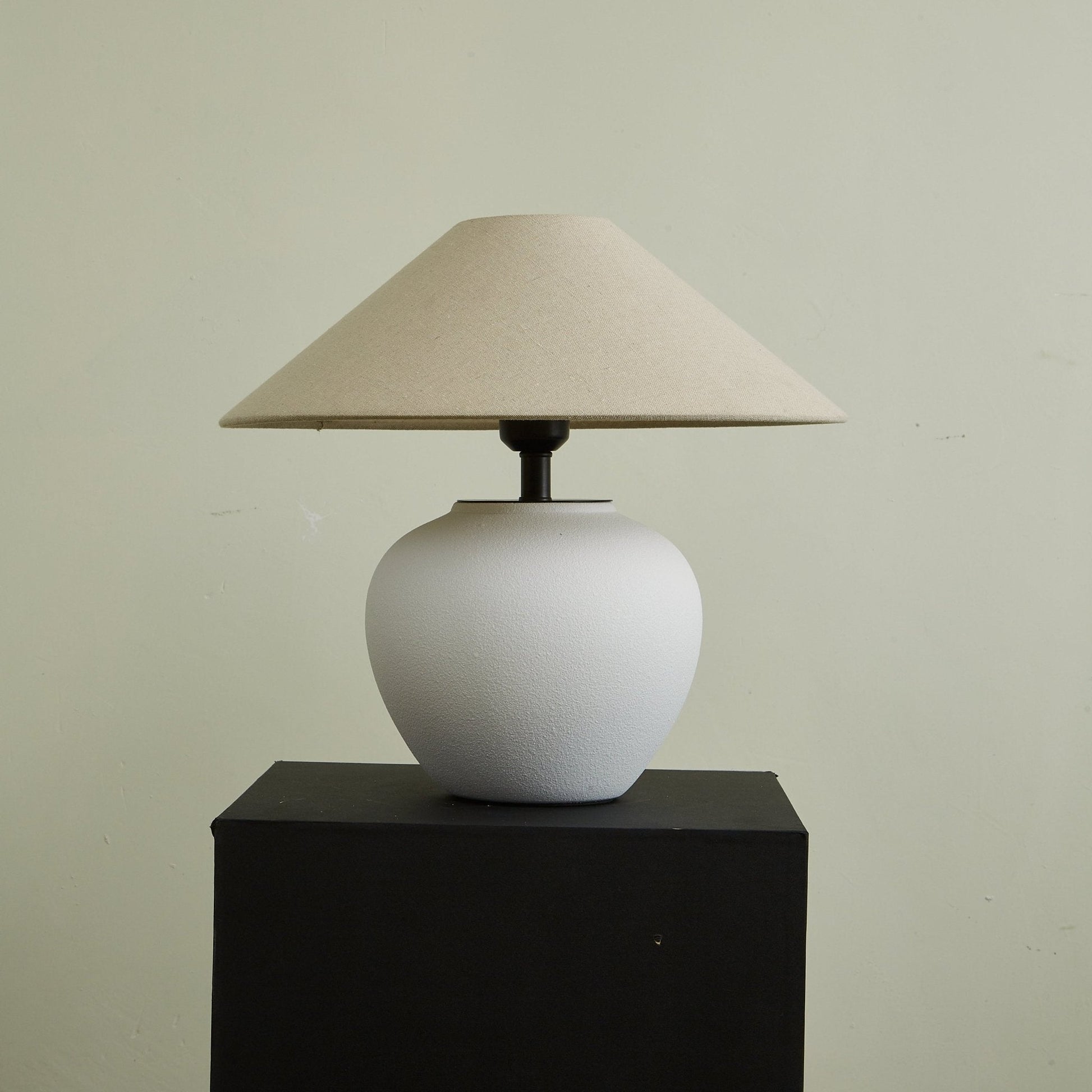 Alba Elegant Ceramic Table Lamp-Neutral Decor