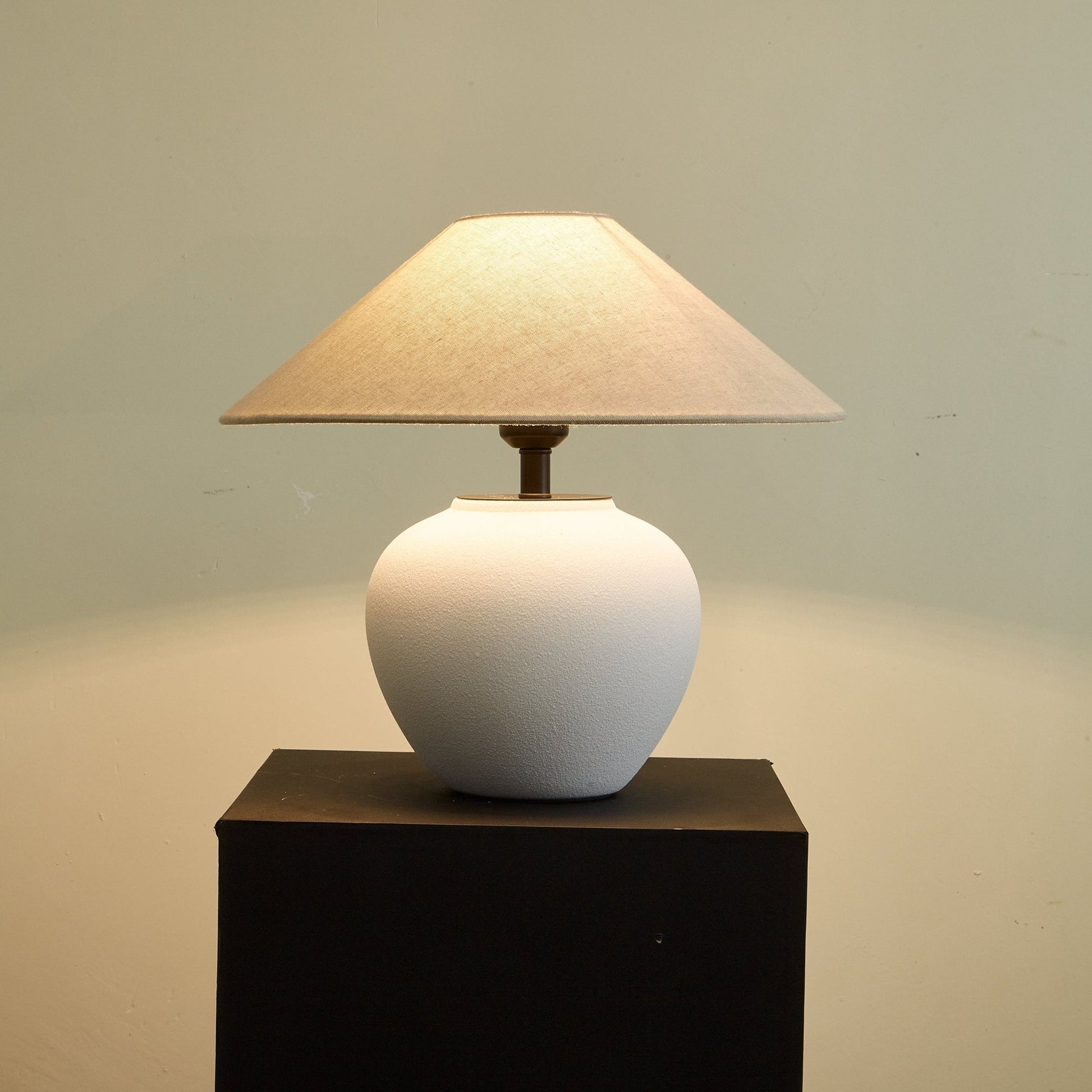 Alba Elegant Ceramic Table Lamp-Neutral Decor