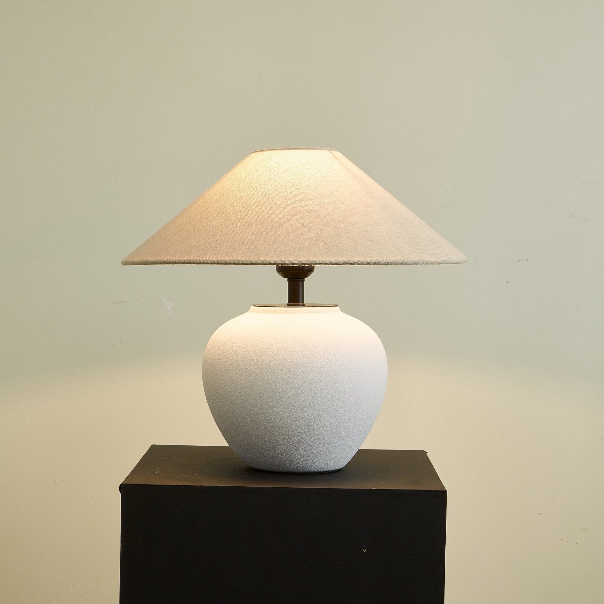 Alba Elegant Ceramic Table Lamp-Neutral Decor