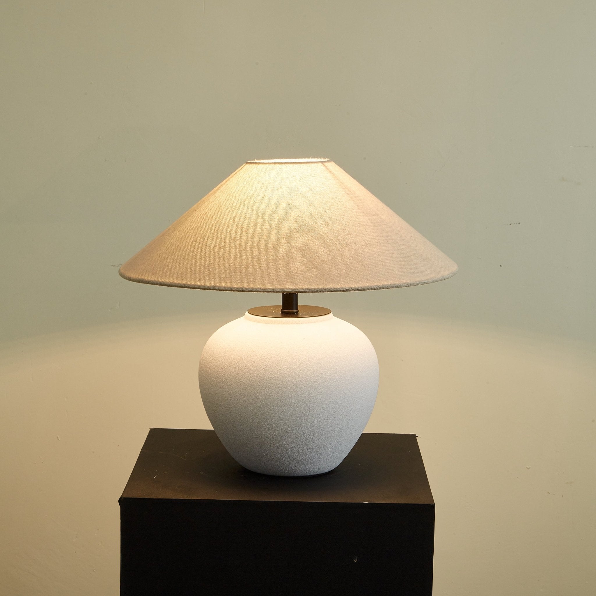 Alba Elegant Ceramic Table Lamp-Neutral Decor