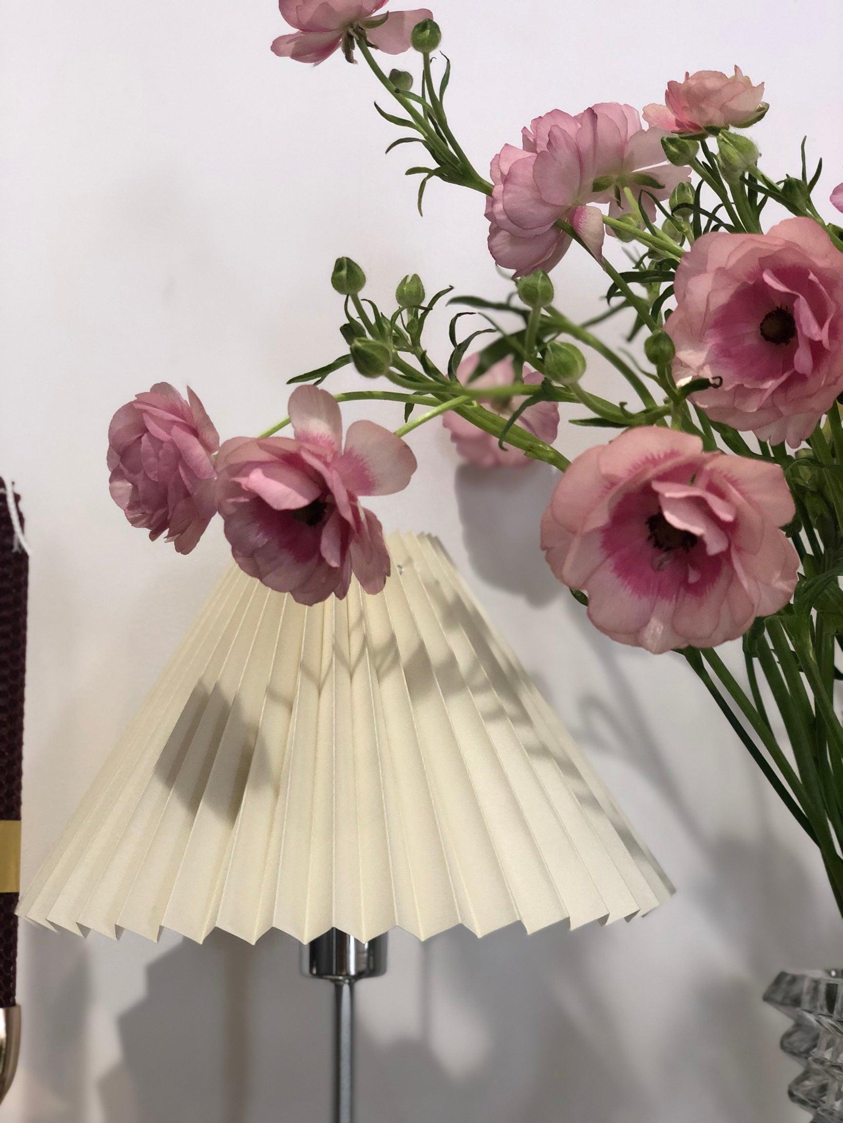 Ornelle Wood Fabric Artistic Table Lamp-Neutral Decor