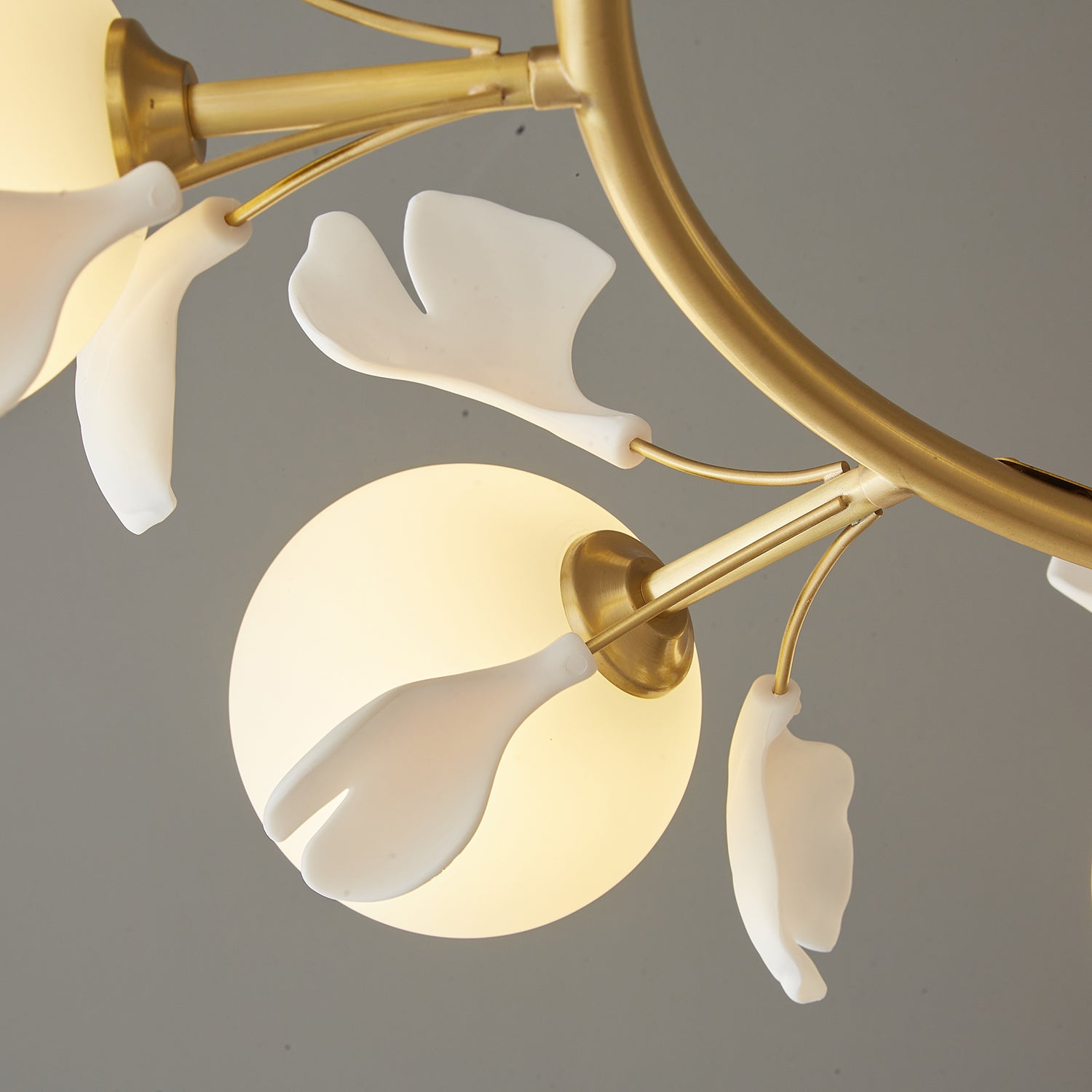Hunell Floral Brass Chandelier-Neutral Decor