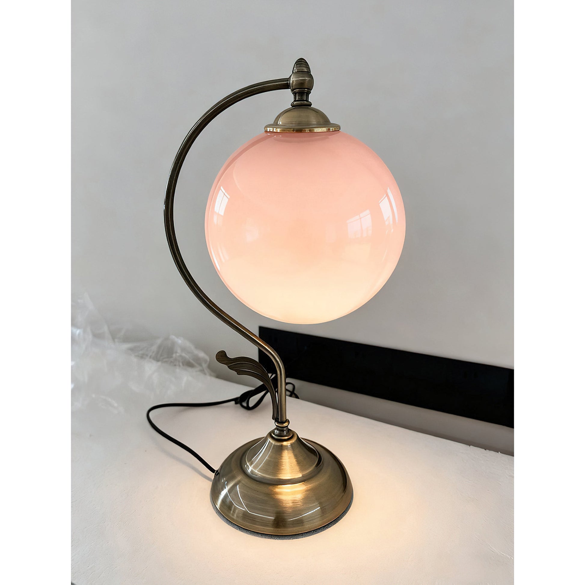 Diagram showing the dimensions of the Evelyn Glass Table Lamp: 18cm diameter and 43cm height.