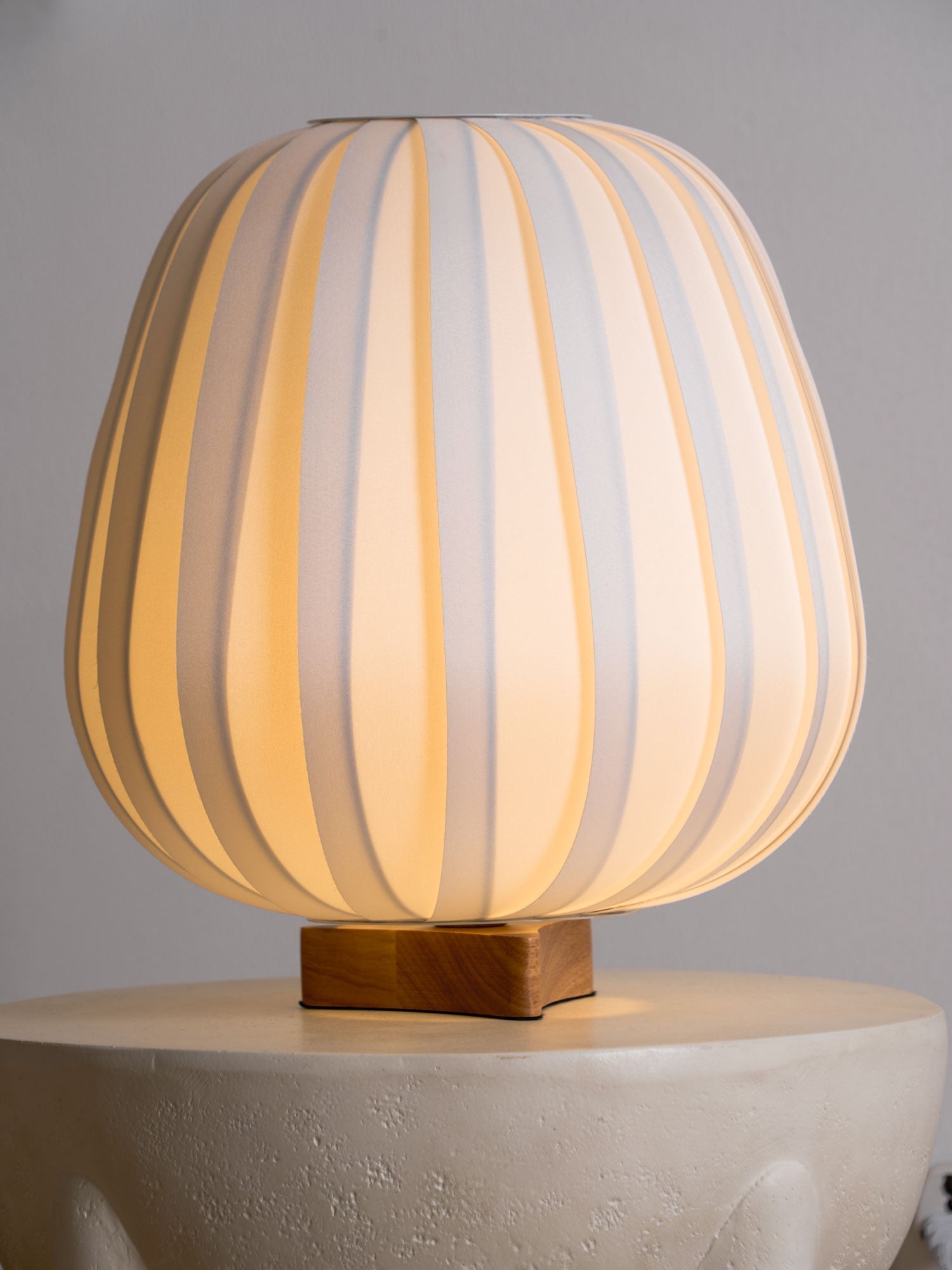 Elenor Fabric Minimalist Table Lamp-Neutral Decor